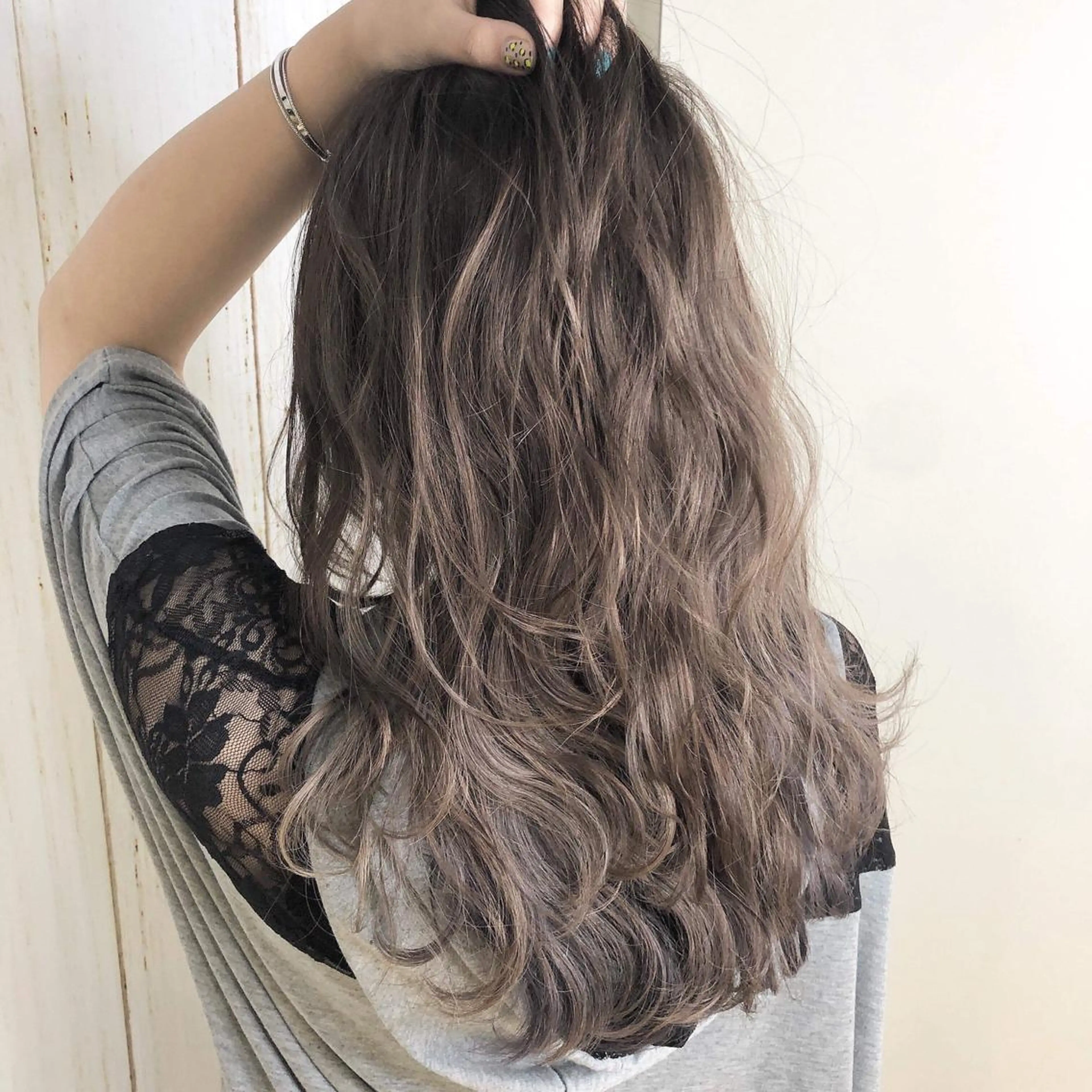 カラー 岩倉 諒のヘアスタイル