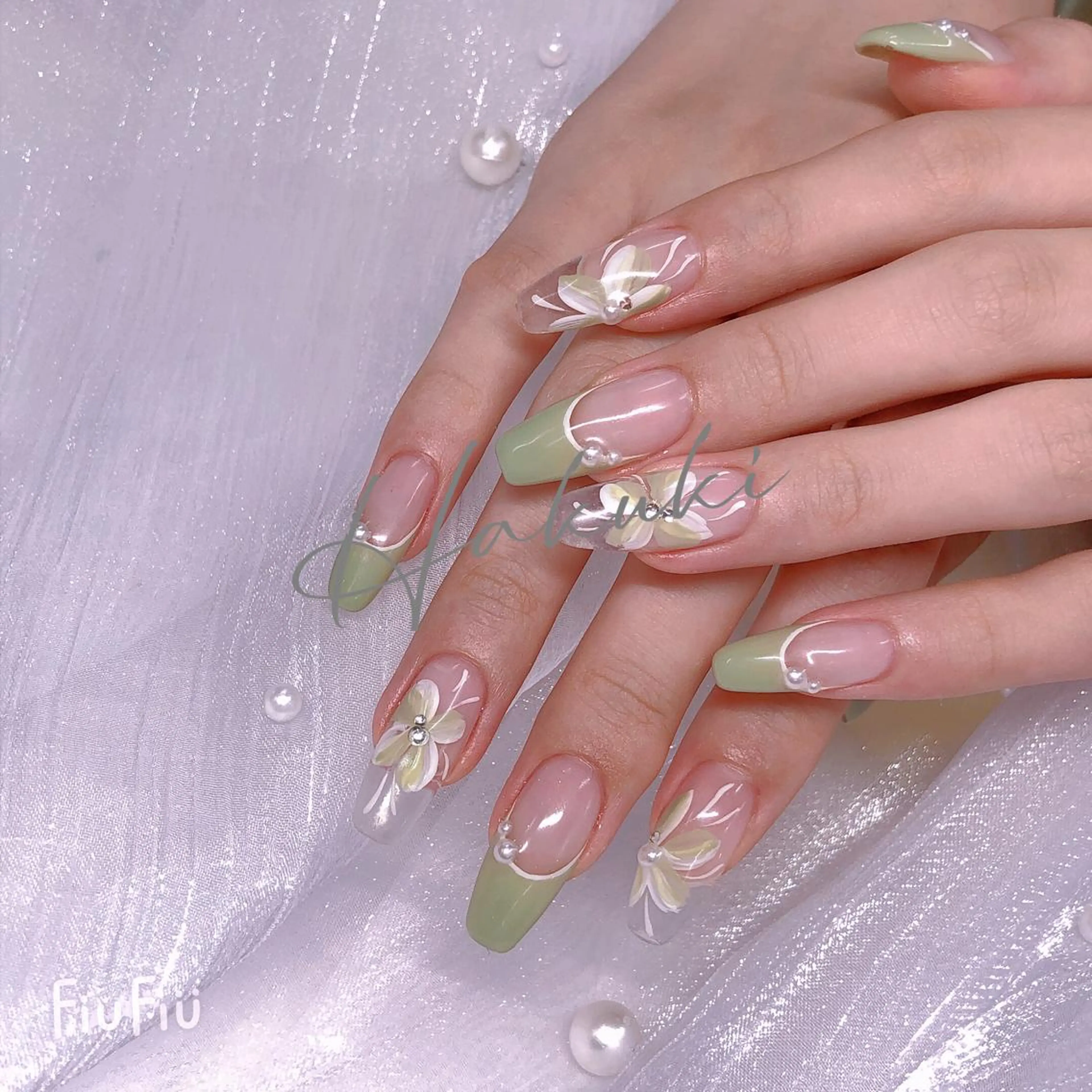 ネイル ハンドネイル ハンドケア ハク キのネイルデザイン