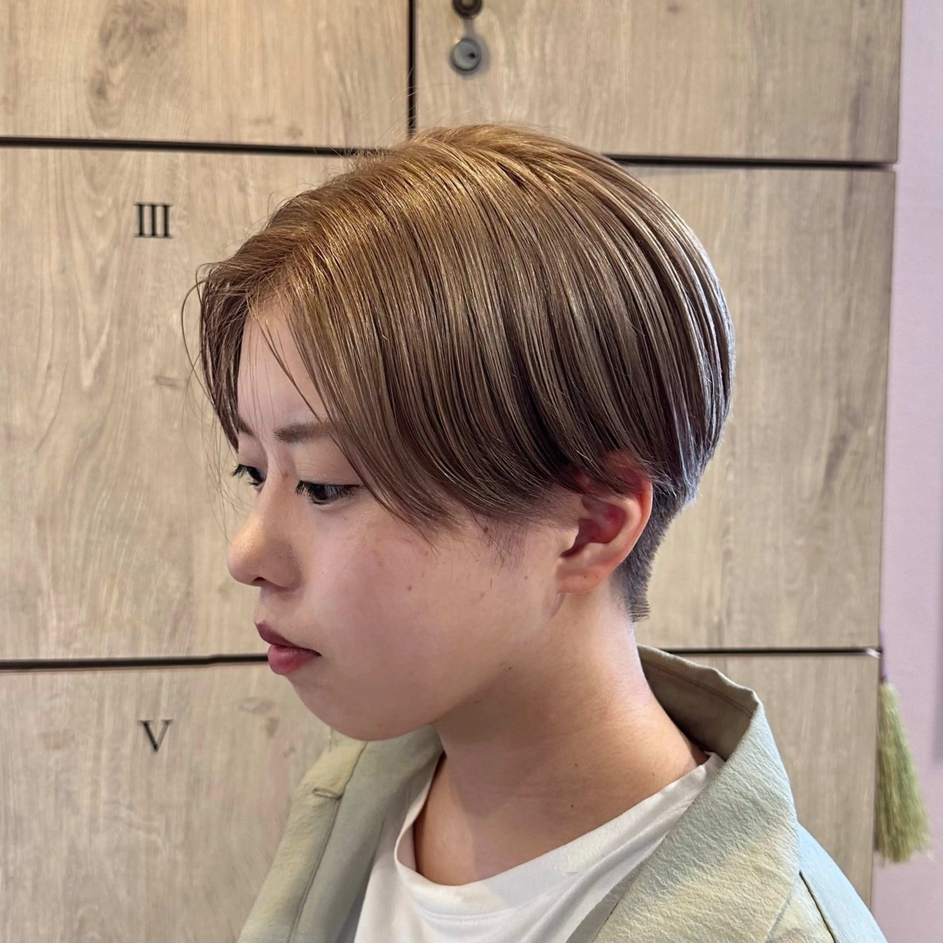ショート カラー ブリーチ グレージュ ミルクティーグレージュ カット ヘアカラー トリートメント 柔らかいcolor ￤韓国￤🩰マユ🩰のヘアスタイル