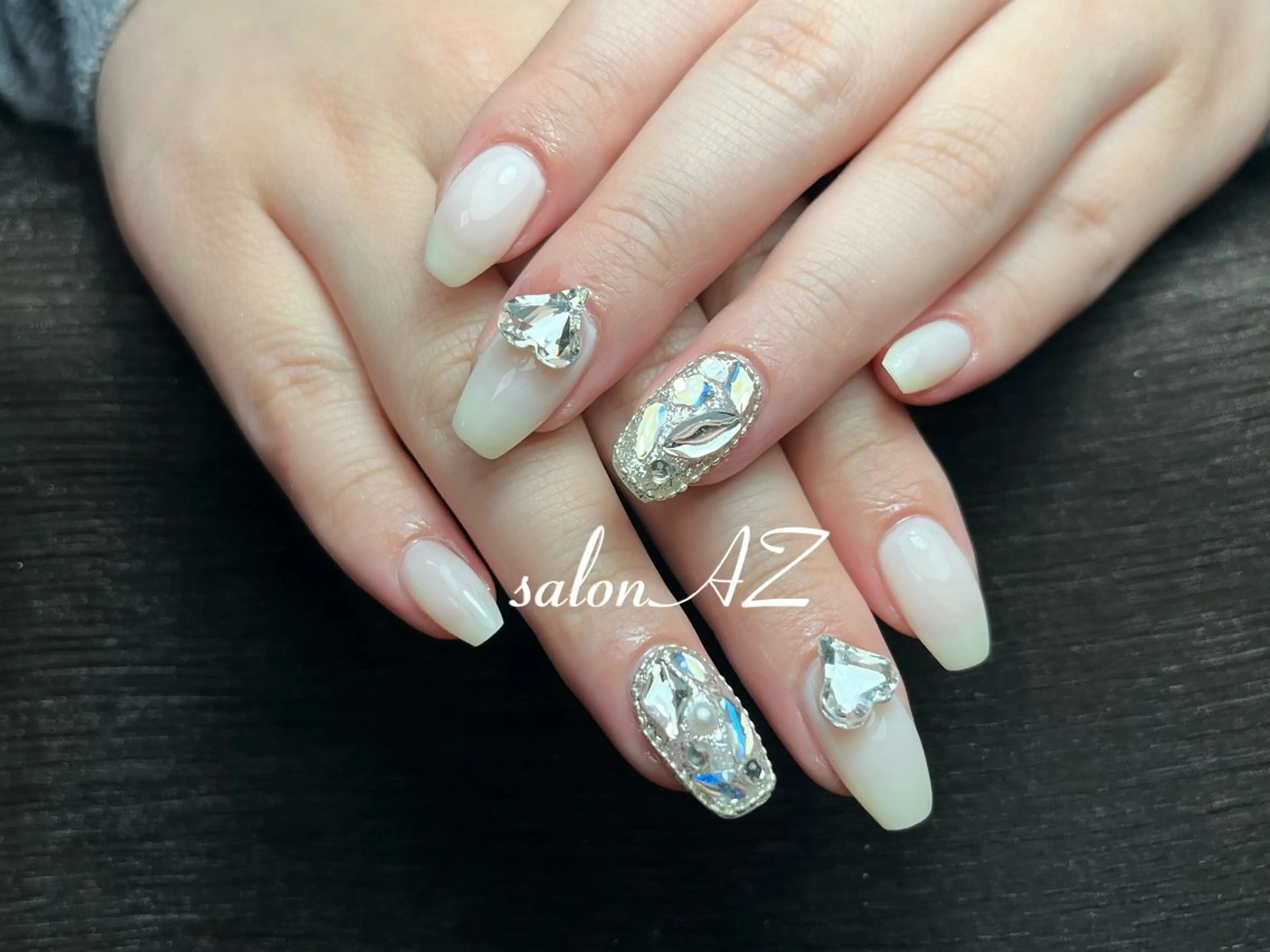 ネイル 長さ出し フットネイル フレンチネイル マグネットネイル ニュアンスネイル salon AZのネイルデザイン