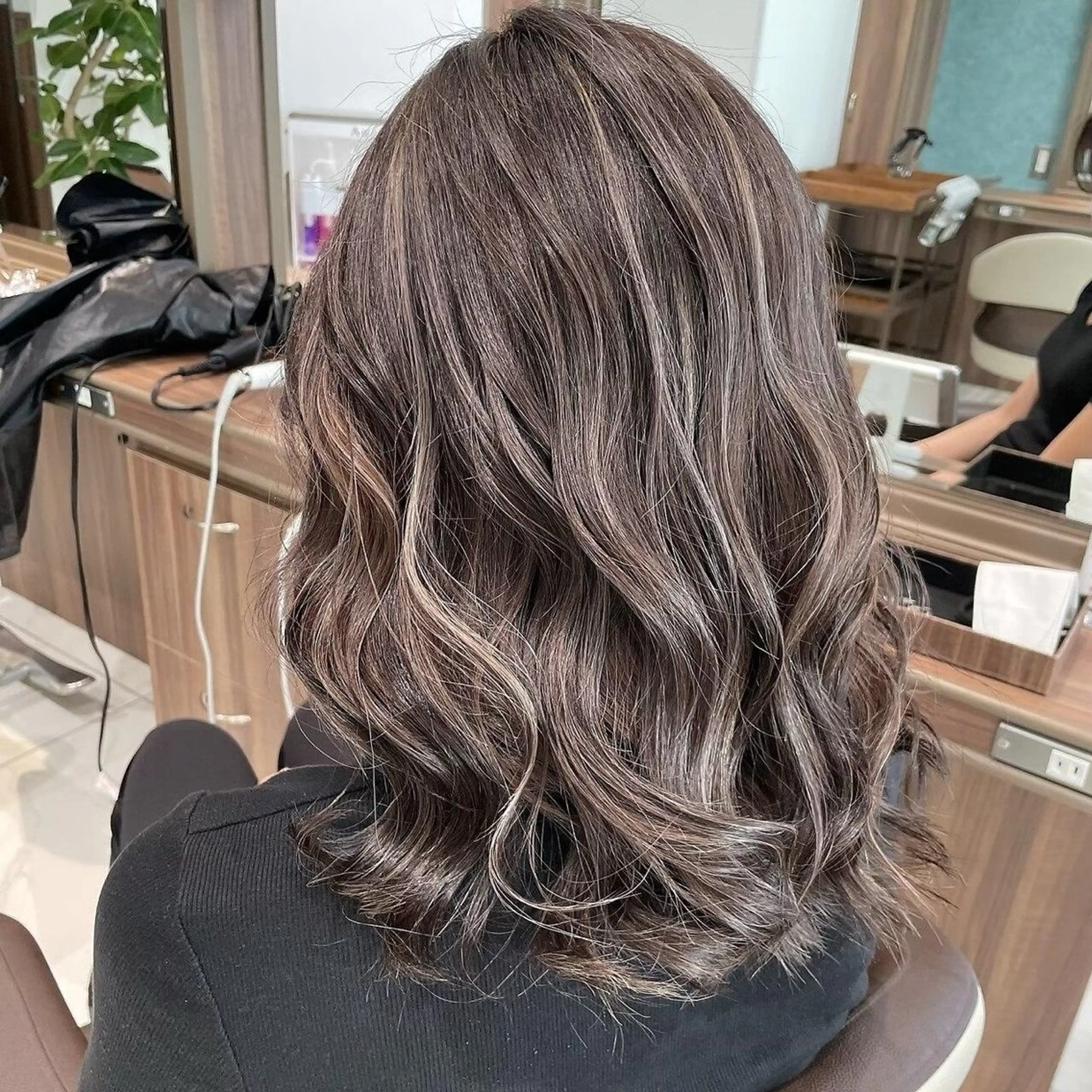 ミディアム カラー ゆるふわパーマ🌸/ ハイトーン/あゆみのヘアスタイル