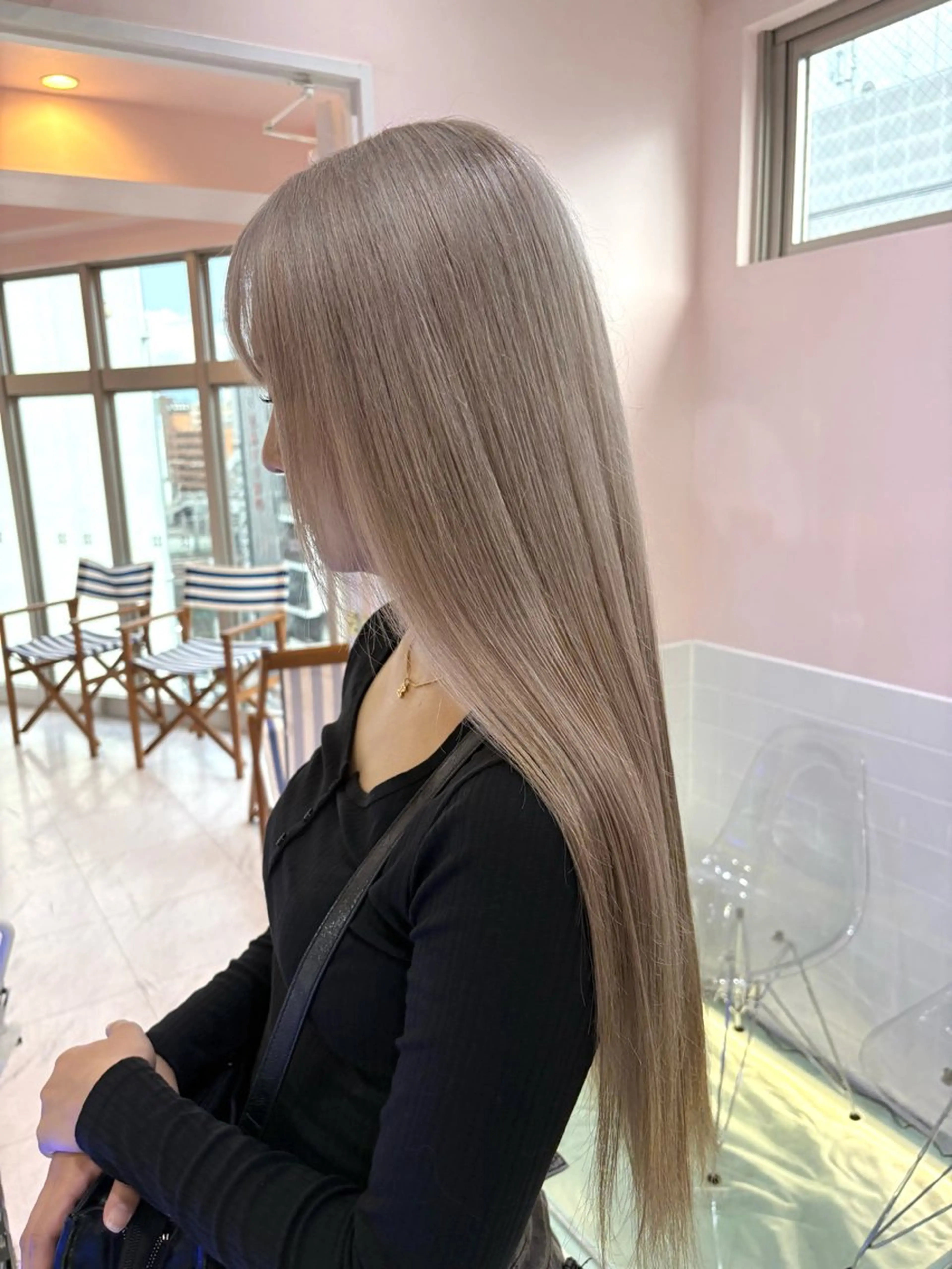 ロング カラー ヘアカラー トリートメント 美優🦕ツヤ髪 /ハイトーン🩶のヘアスタイル