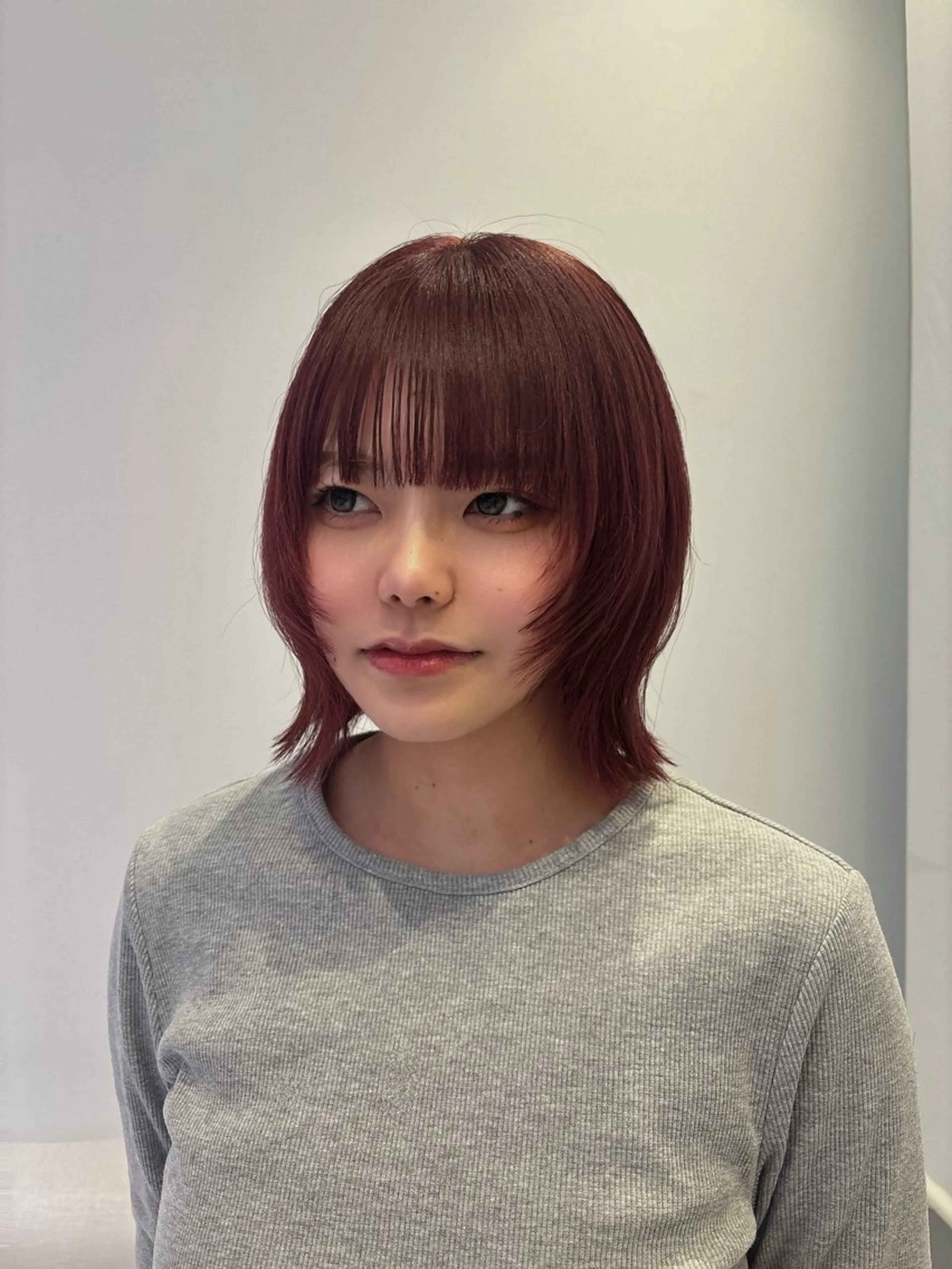 ミディアム カラー ブリーチ レッドカラー 顔周りカット レイヤーカット 小顔カット ヘアカラー 若松 心和のヘアスタイル