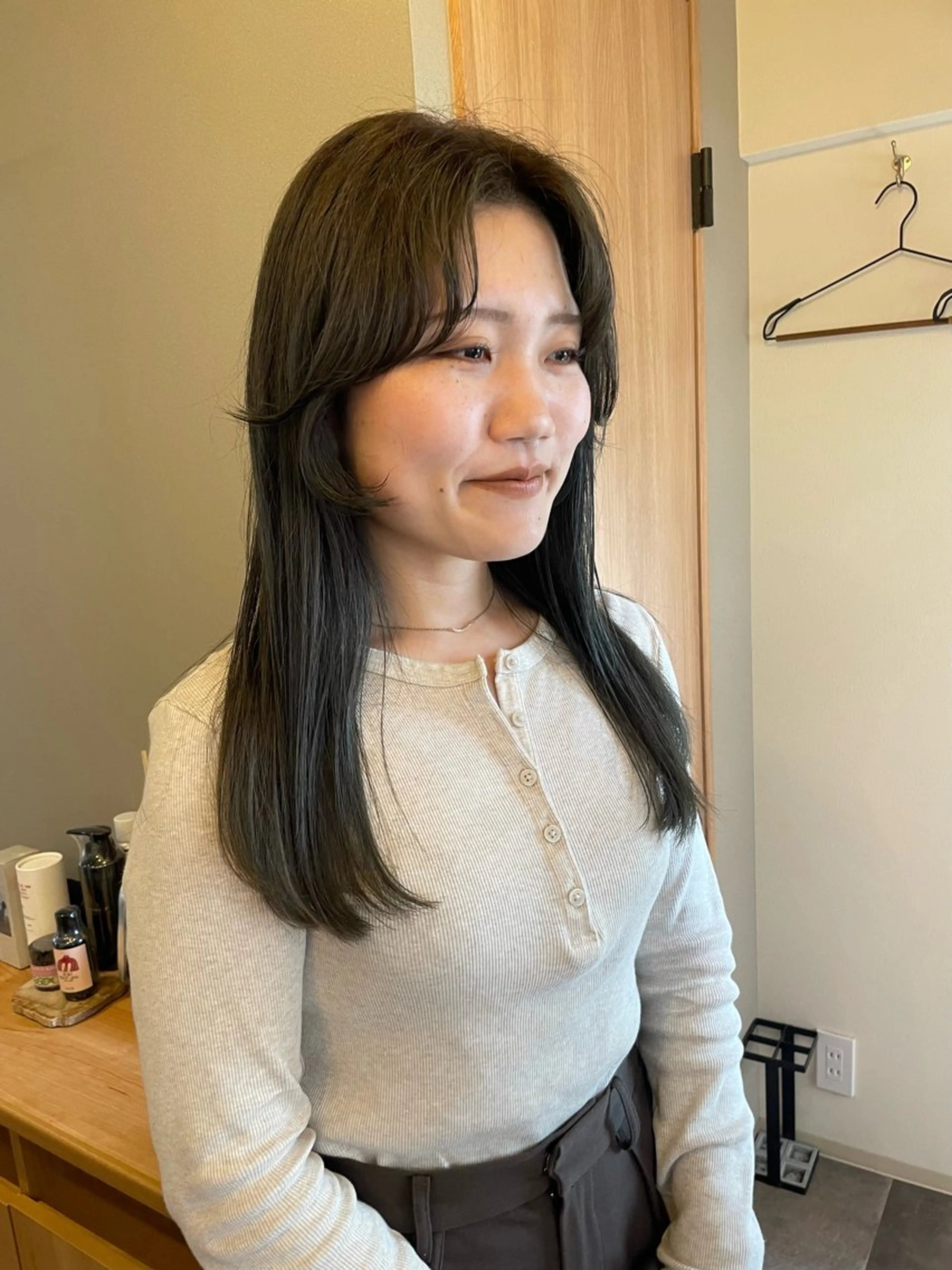 ミディアム カラー 土川 陽菜のヘアスタイル