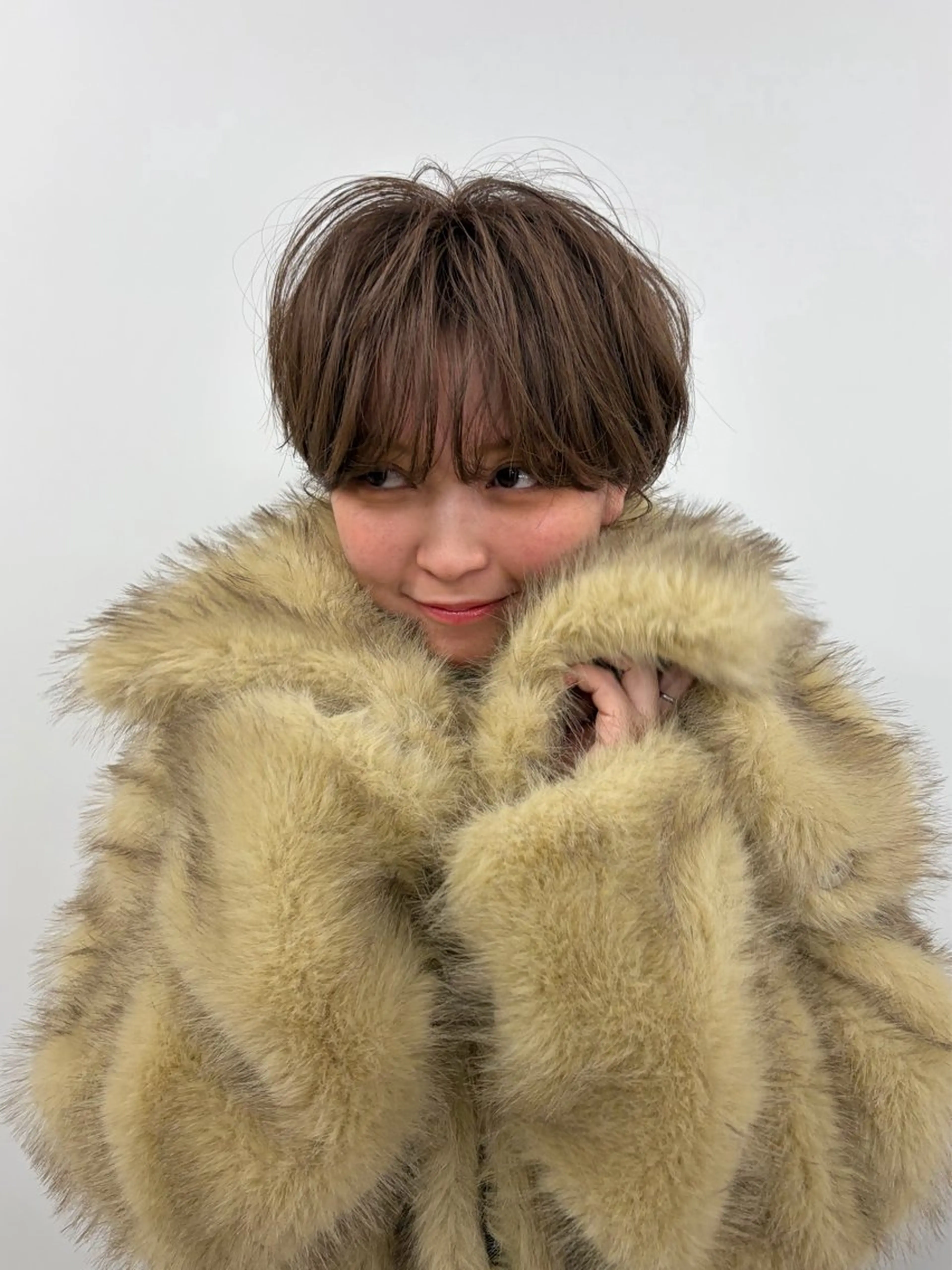 ショート カラー ミルクティー× グレージュMOMOのヘアスタイル