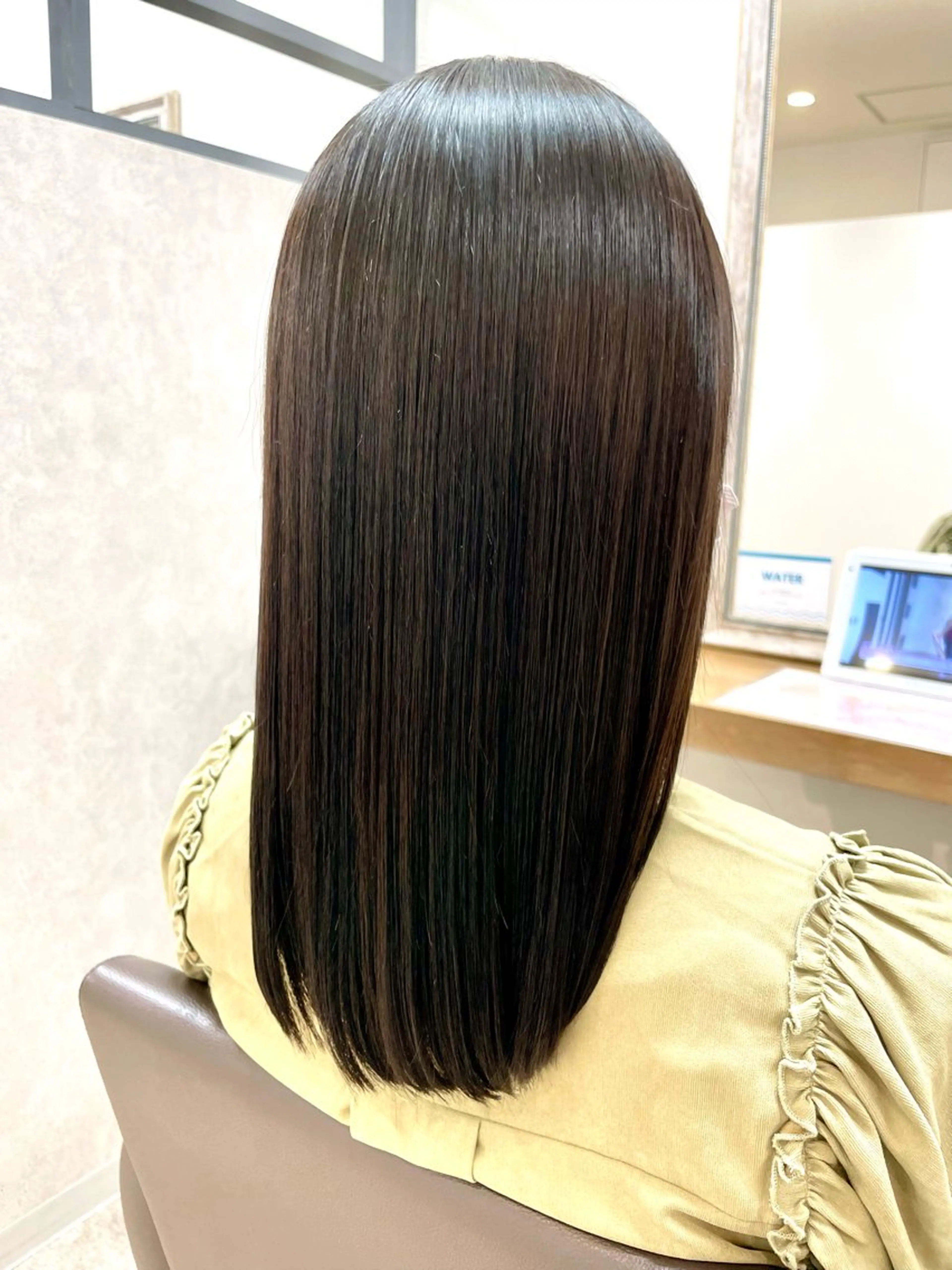 セミロング カット 縮毛矯正 トリートメント 髪質改善×METEO 店長 貞松直也のヘアスタイル