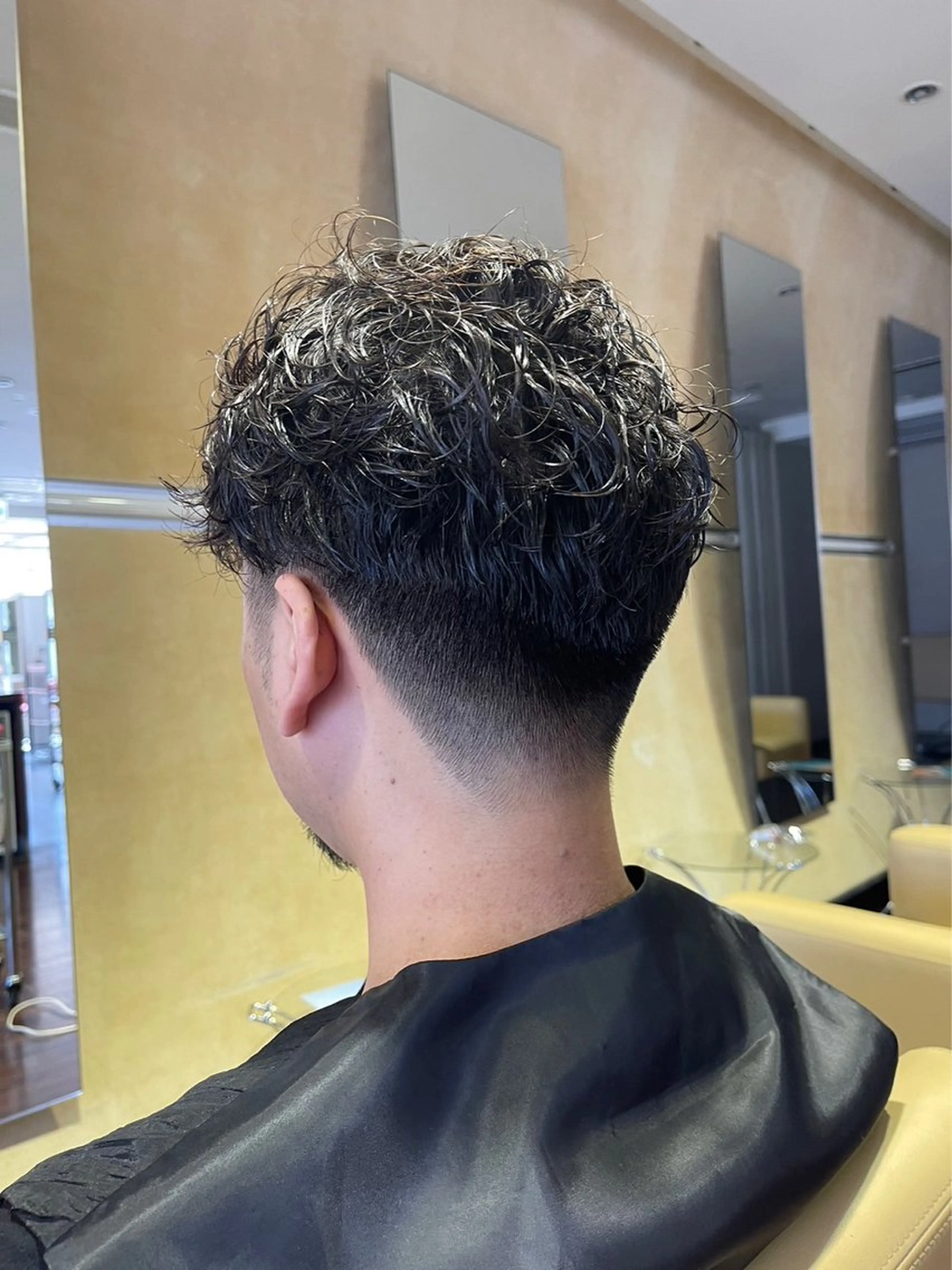 メンズ メンズパーマ 刈り上げ ラシェンテ居留地所属・鶴﨑 美優亜のヘアスタイル