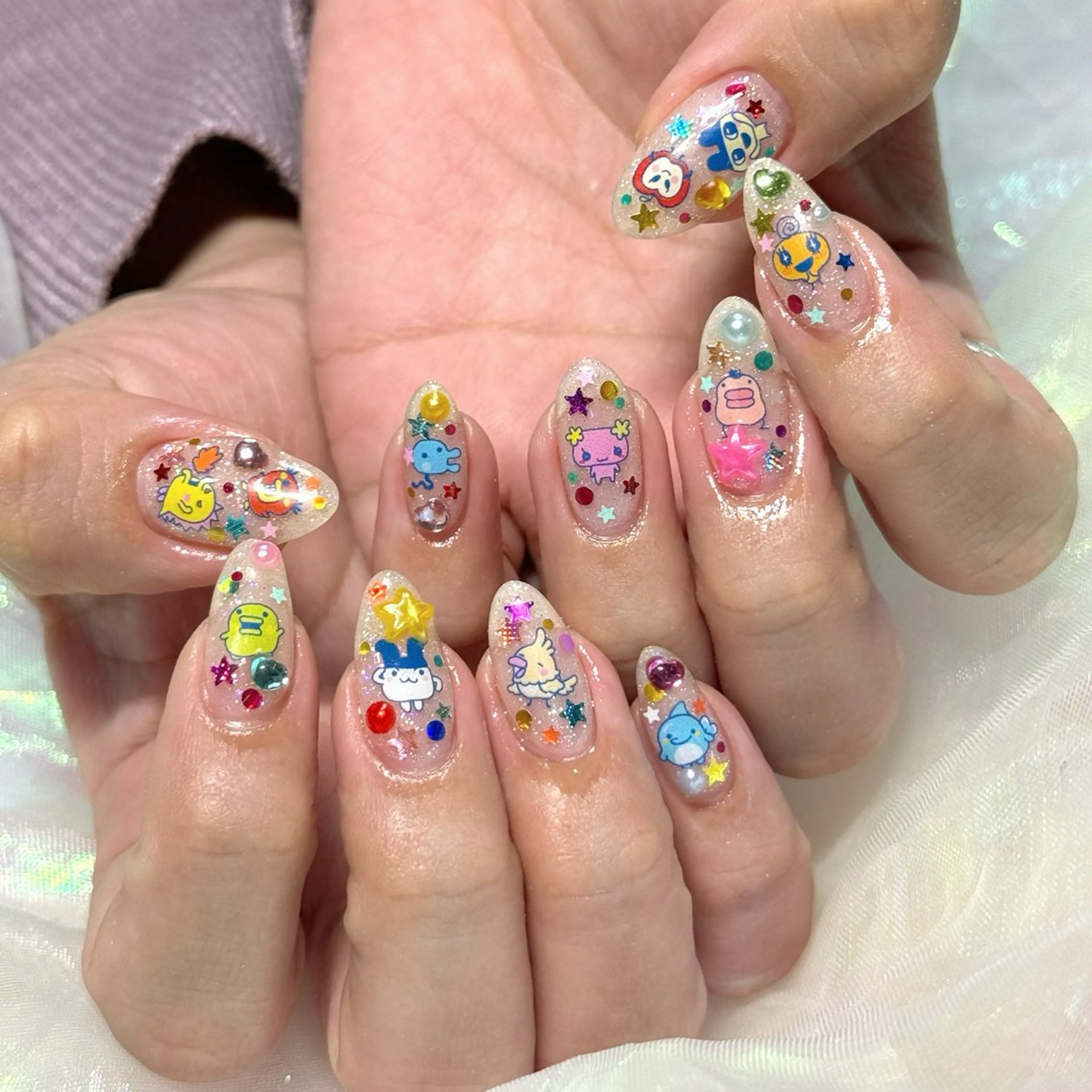 ネイル クリアネイル ハート キラキラネイル 持ち込み ハンドネイル 【OKIKA】 らん🦖🌈🧡のマツエク・マツパデザイン