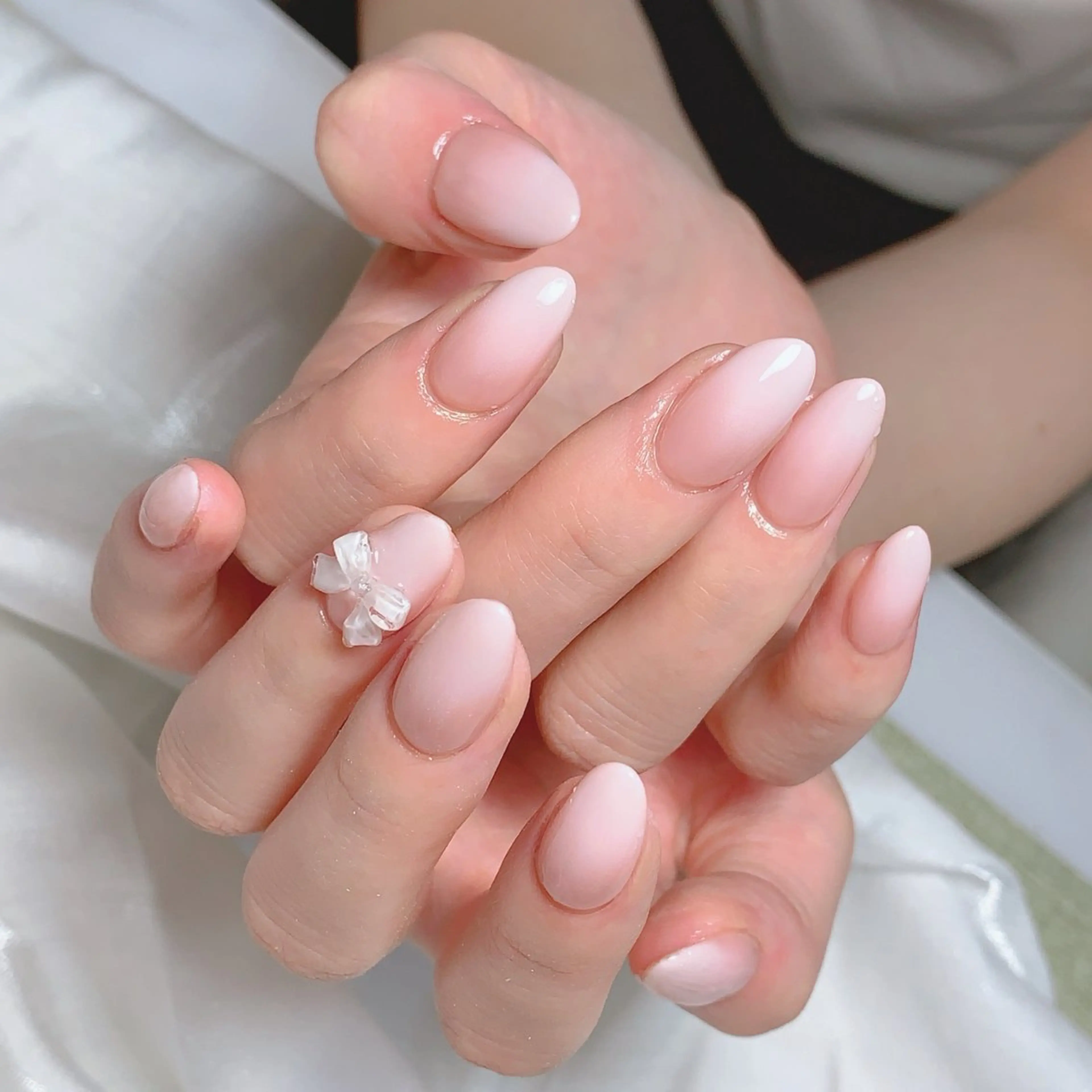 ネイル ブルー チークネイル フレンチネイル ハート ホログラムネイル ハンドネイル インフィニティ ネイルサロンのネイルデザイン