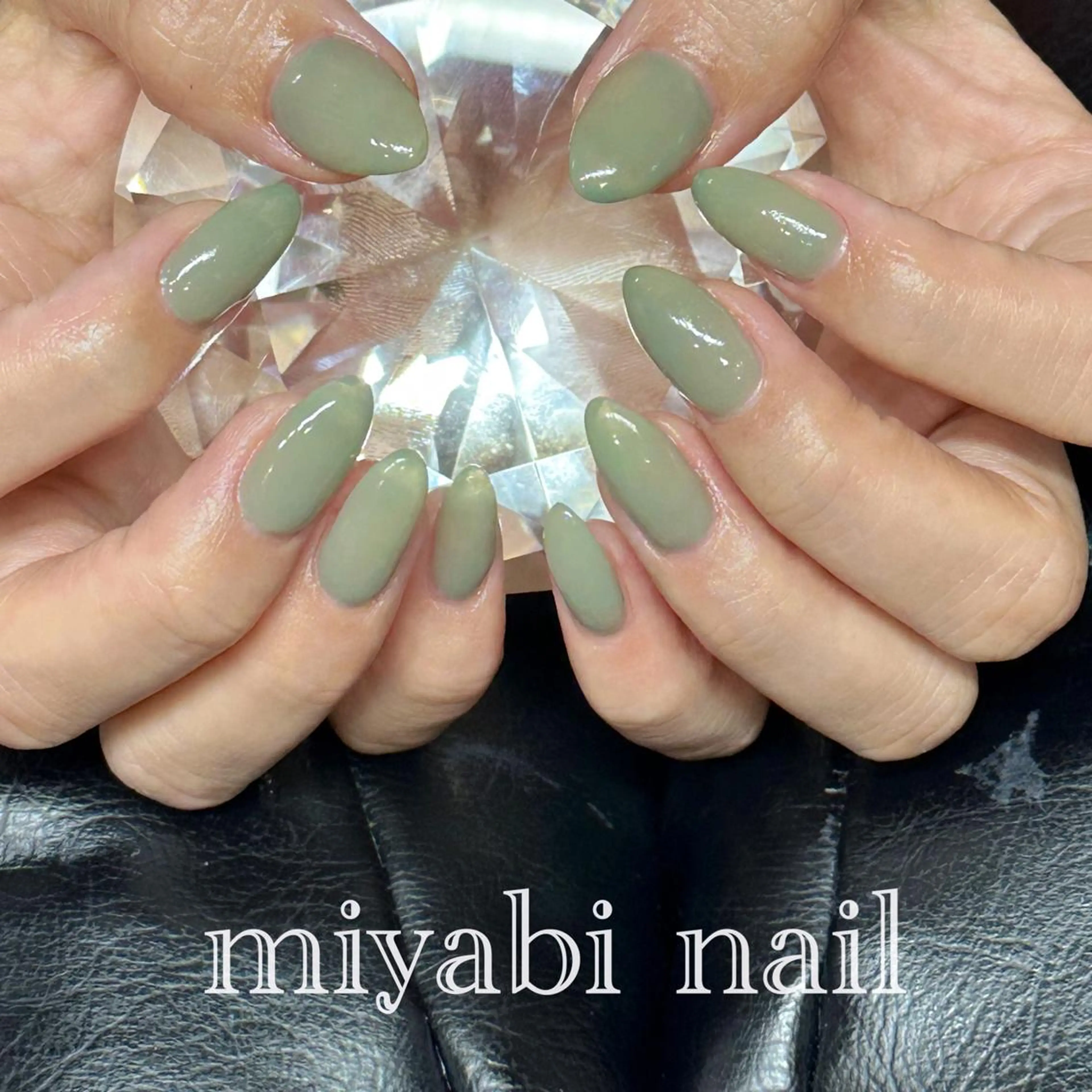 ネイル グリーン 持ち込み オフィスネイル ワンカラーネイル 夏ネイル ハンドネイル miyabi nail 桂川駅近くのネイルデザイン
