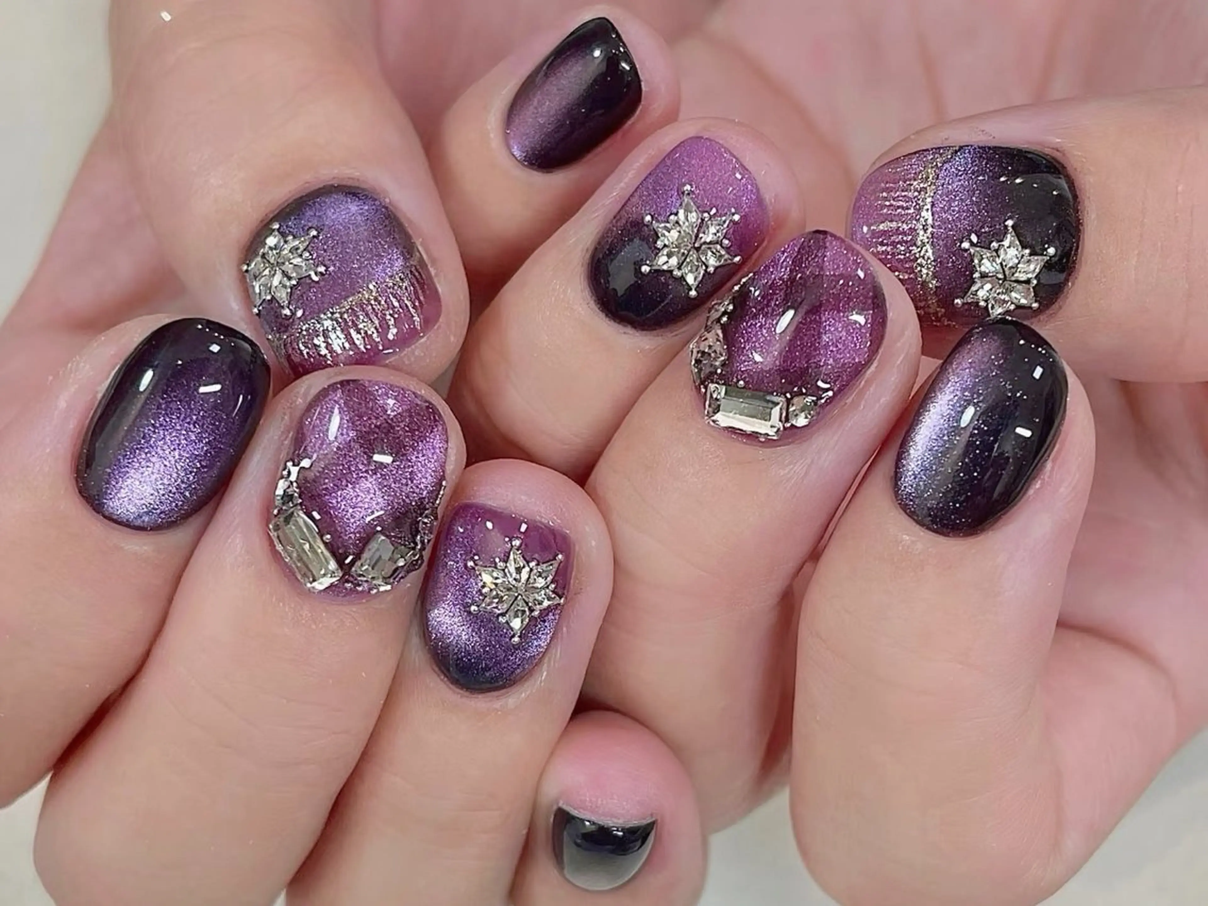 ネイル ジェルネイル ゴージャス キラキラネイル ラメ(グリッター) マグネットネイル ハンドネイル ハンドケア DarkHoney 池袋店のネイルデザイン