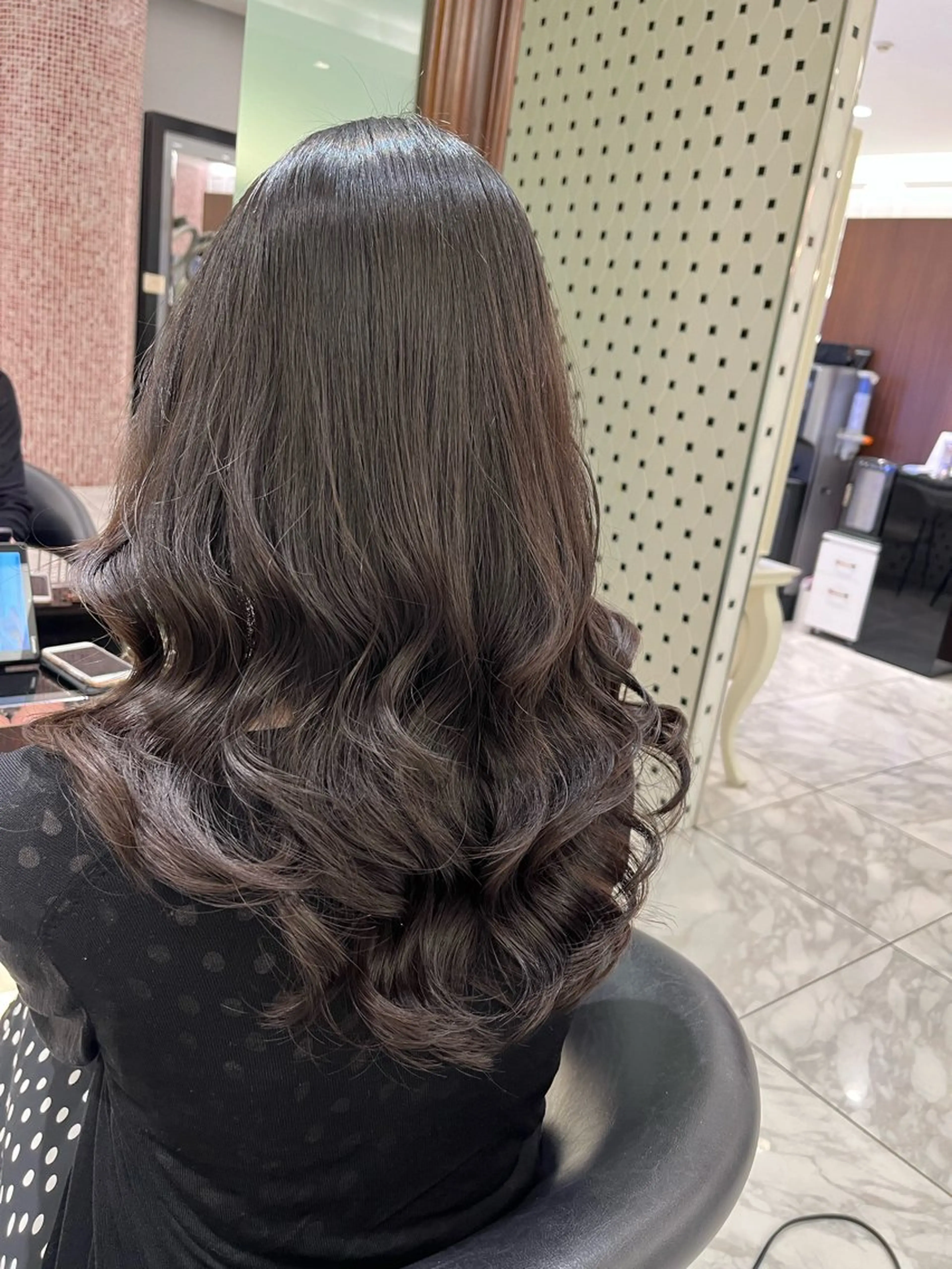 ロング パーマ コテ巻きパーマ 藤野佑成のヘアスタイル