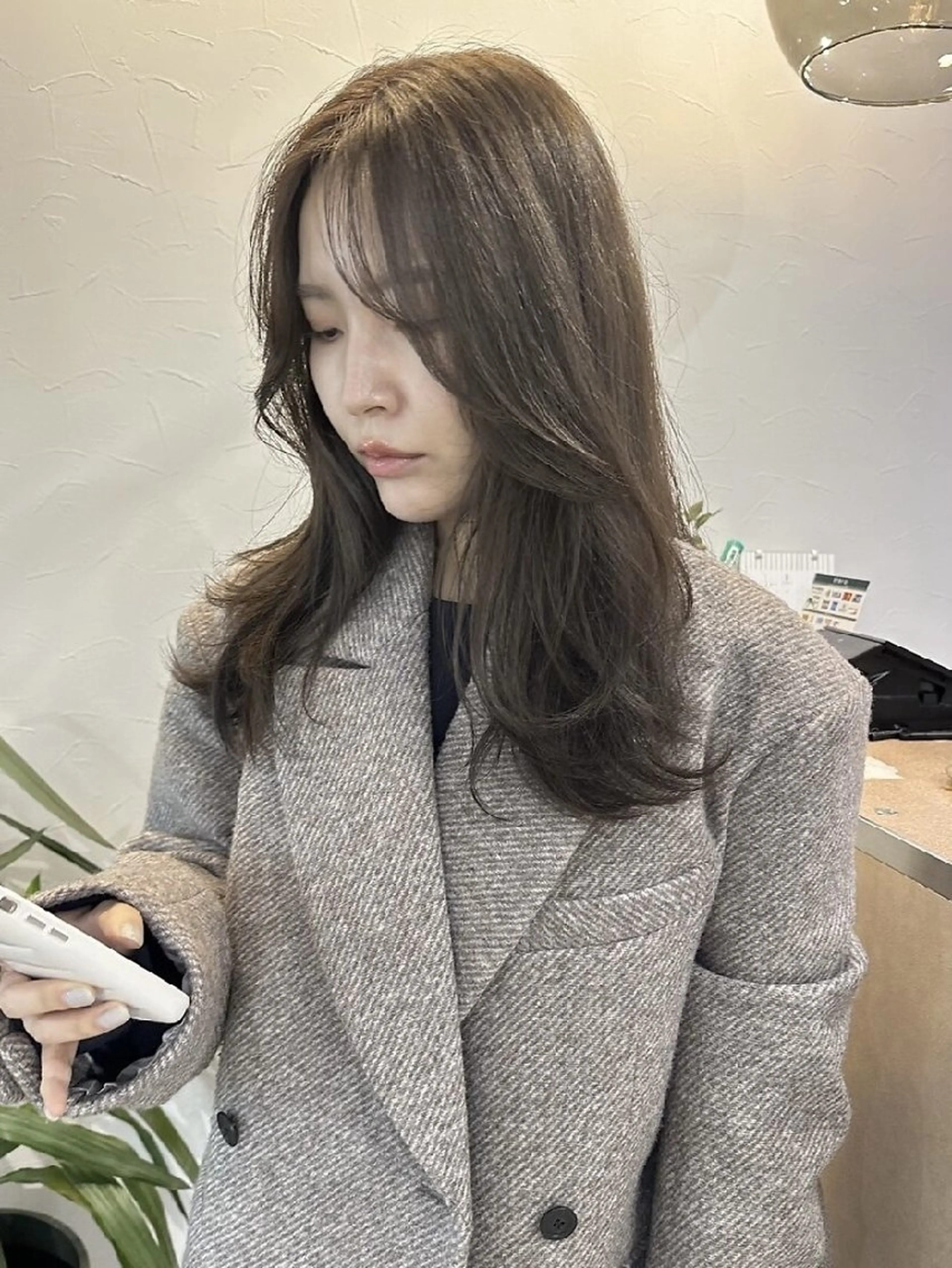 カラー セミロング ブリーチ ダブルカラー グレージュ インナーカラー ブリーチなしカラー ヘアカラー mood 髪質改善 ダブルカラーのヘアスタイル