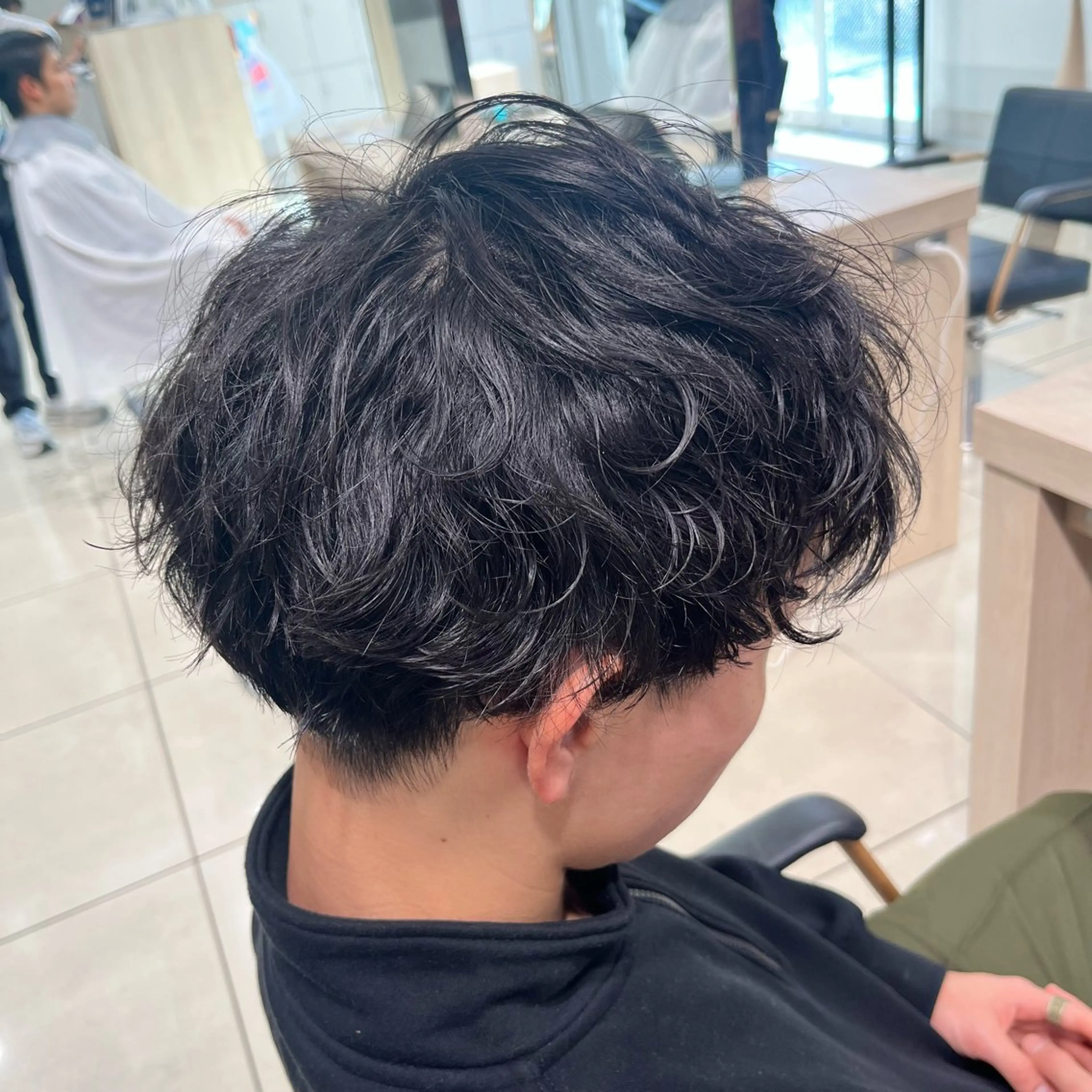 パーマ メンズ メンズパーマ 波巻きパーマ スパイラルパーマ カット パーマ トリートメント 巖本 真希のヘアスタイル