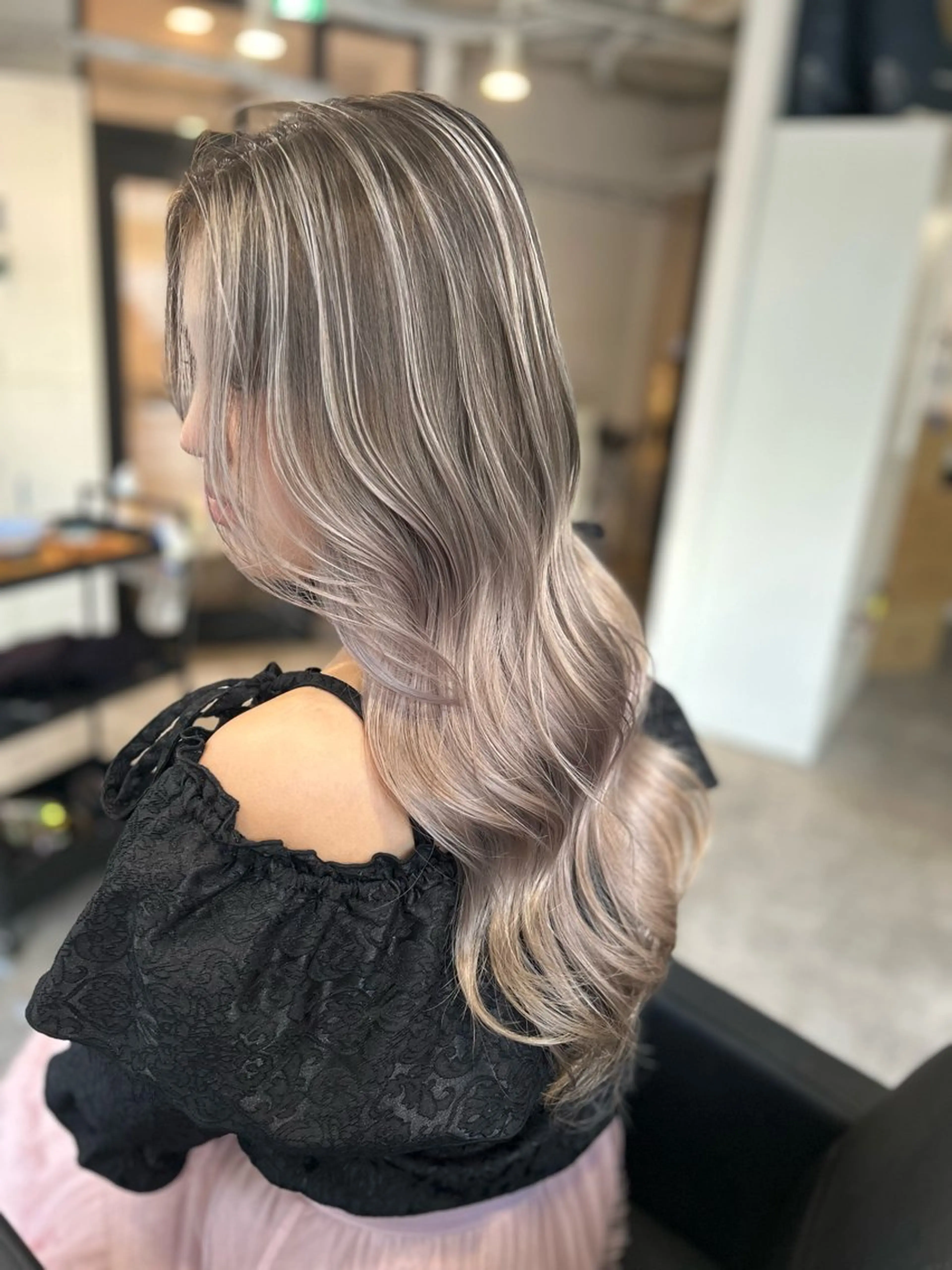 ロング カラー バレイヤージュ ハイトーンカラー レイヤーカット ヘアカラー ✂️大門 巧✂️ LAFF心斎橋店のヘアスタイル