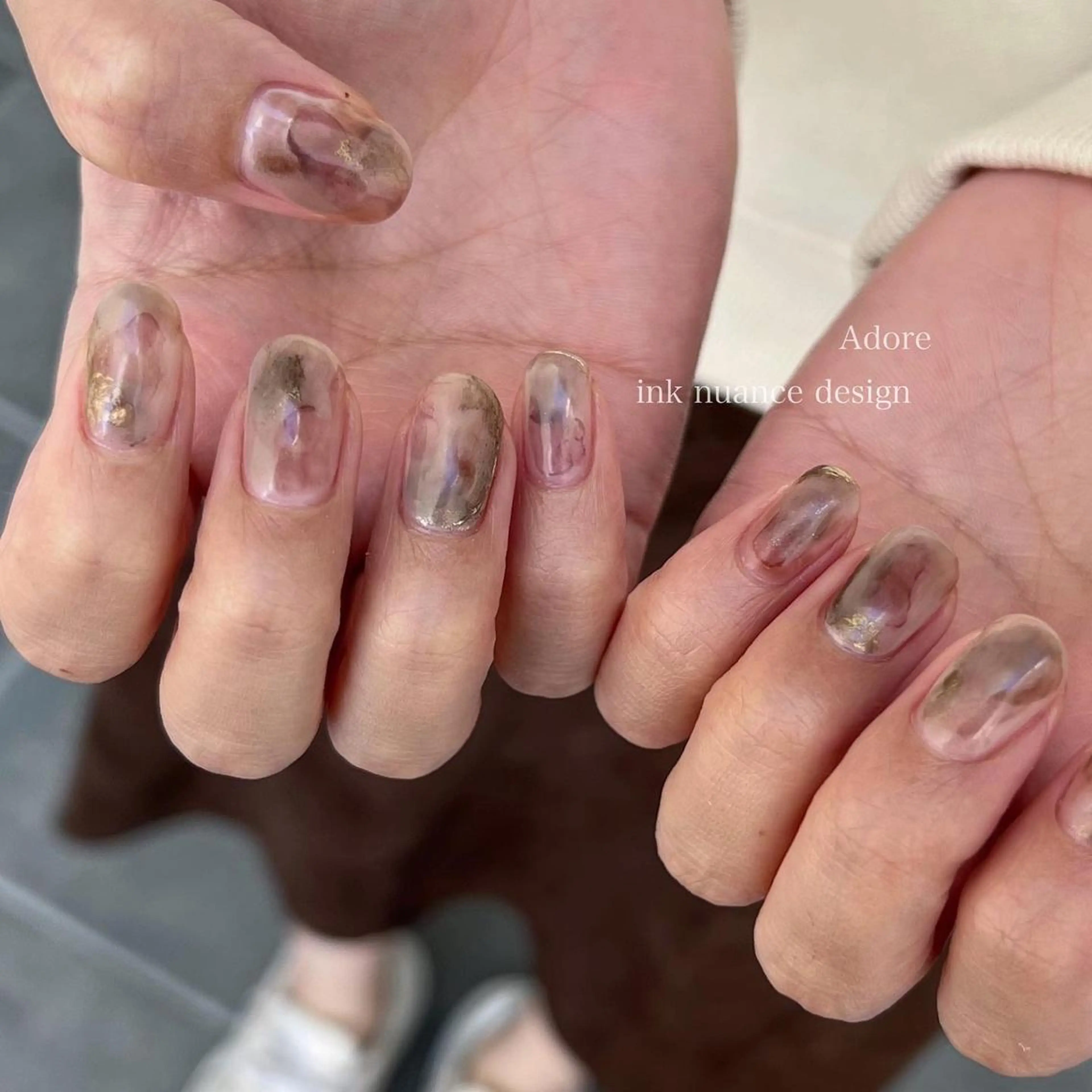 ネイル アートネイル ブラウン ミラーネイル ニュアンスネイル ハンドネイル Nail Adore.のネイルデザイン