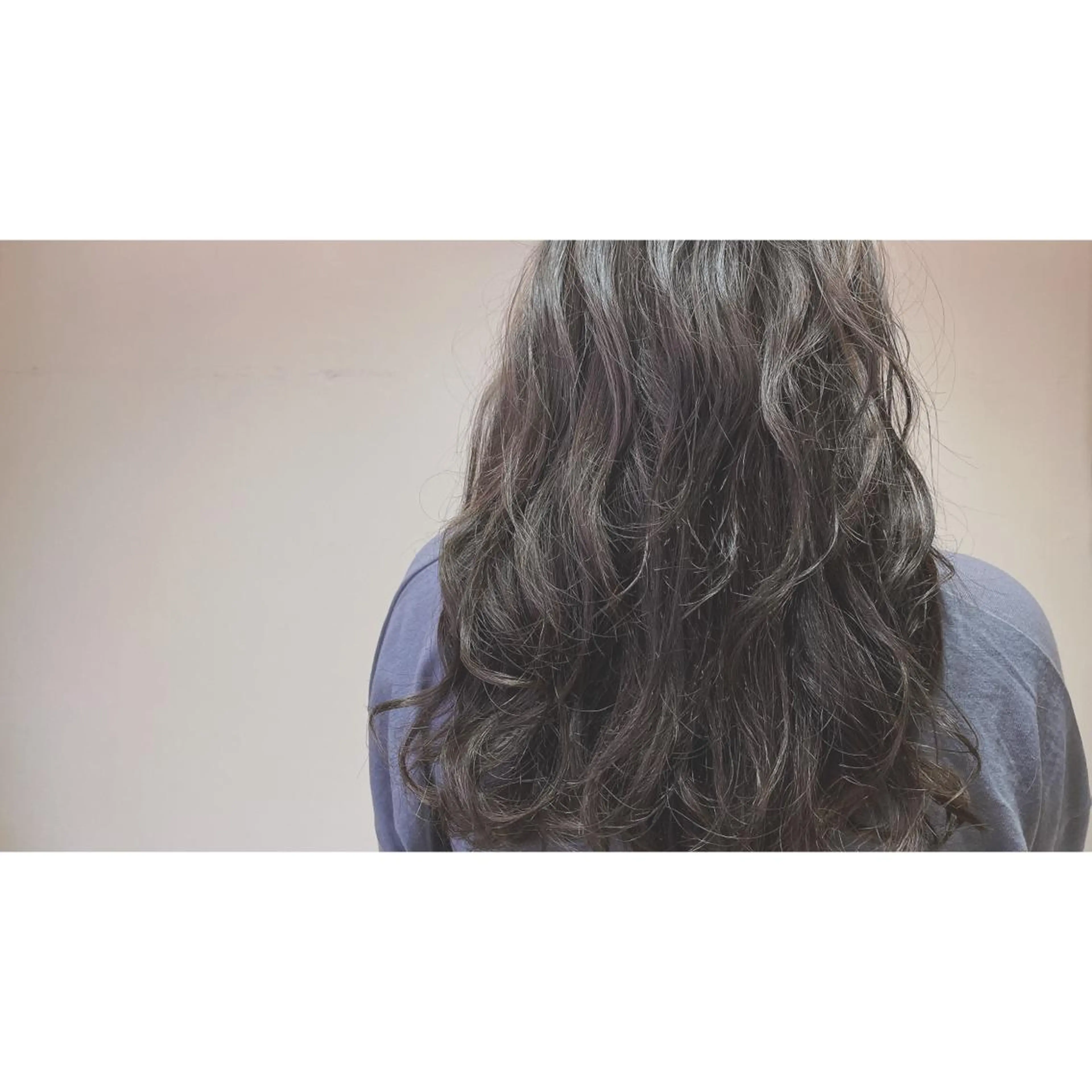 セミロング カラー 透明感カラー ダークシルバー シルバー カット トリートメント 齊藤 賢祐のヘアスタイル