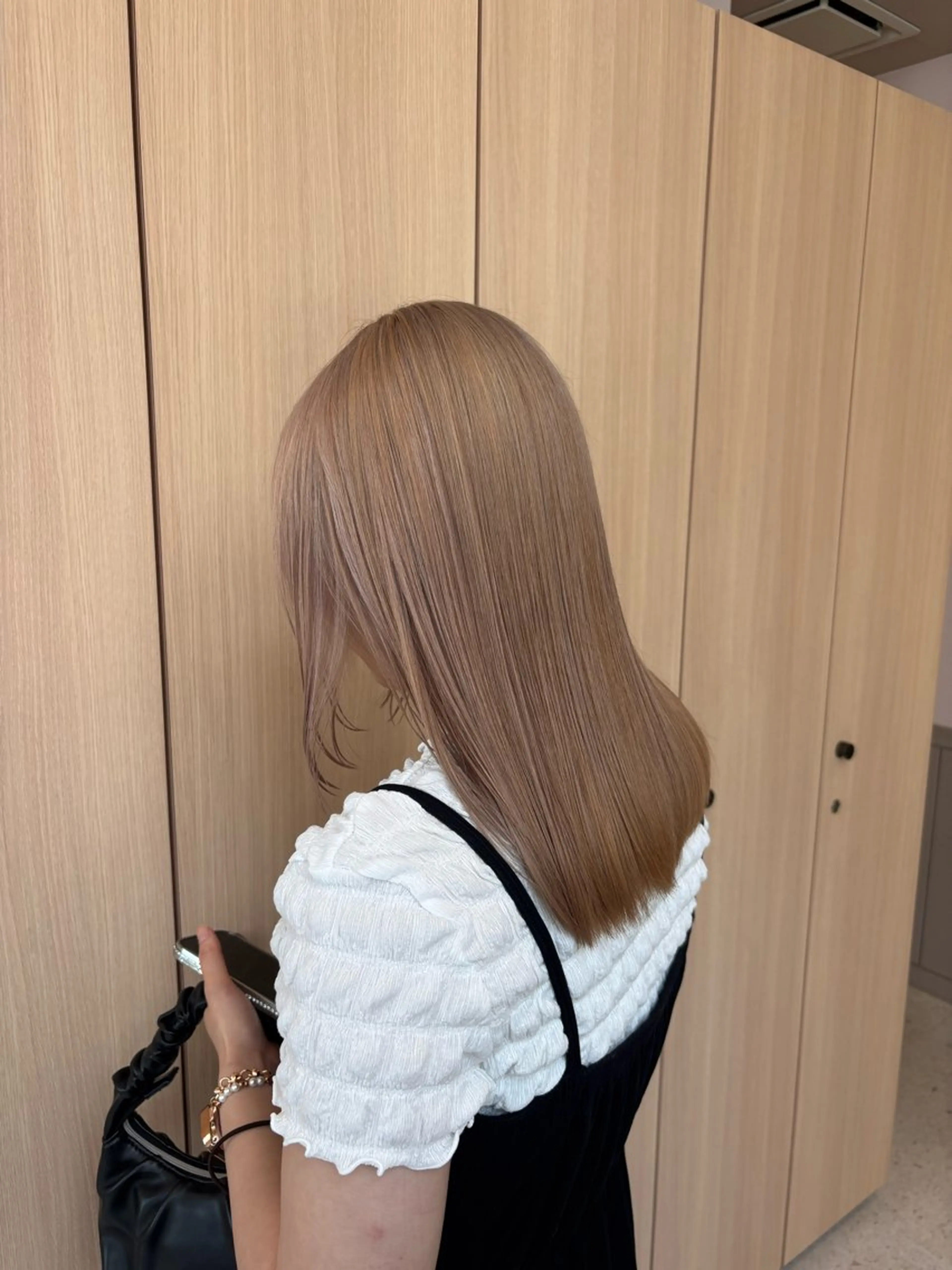 セミロング カラー rio .のヘアスタイル