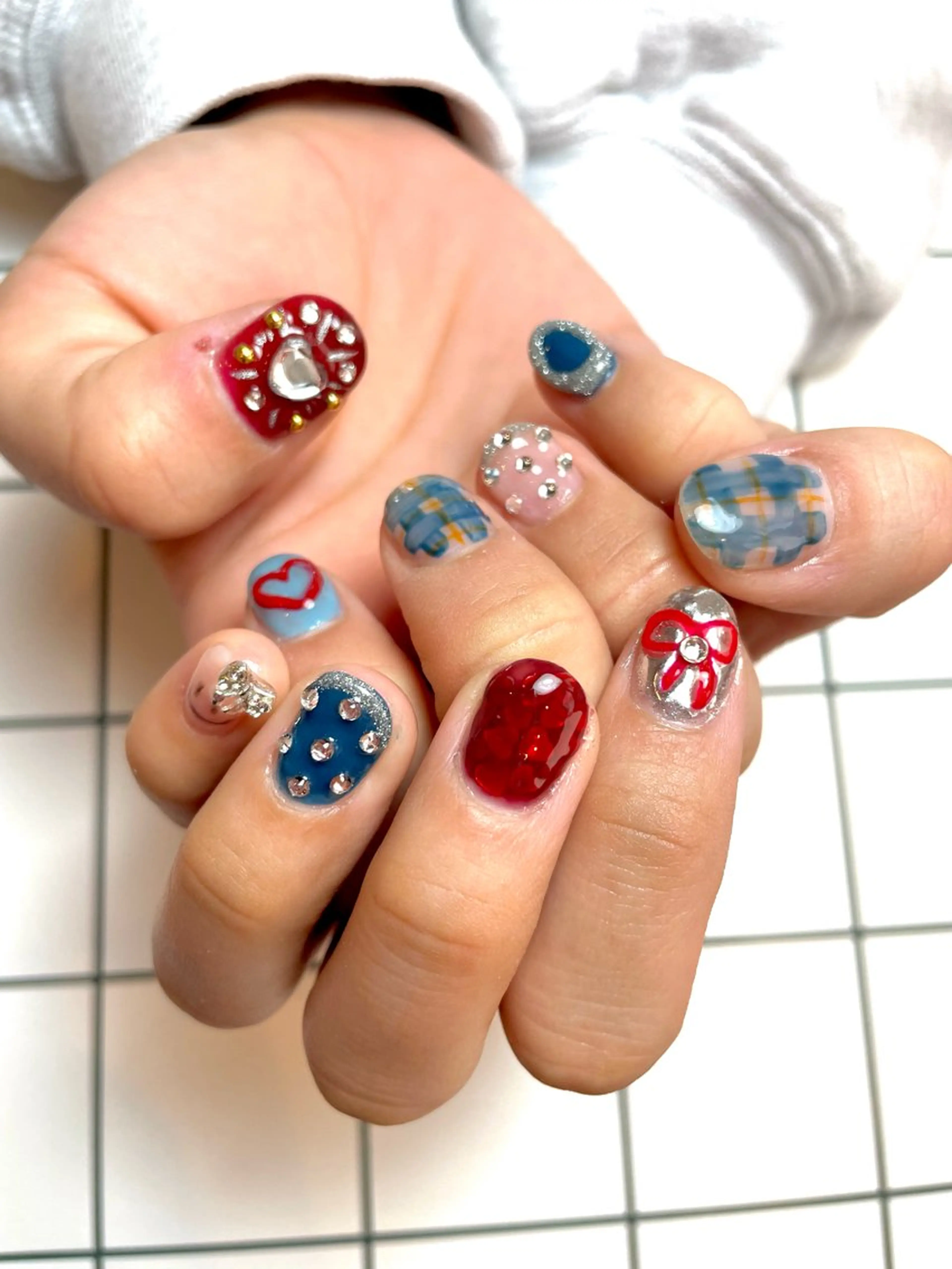 ネイル ブルー 赤色 nail salon POPPYのネイルデザイン