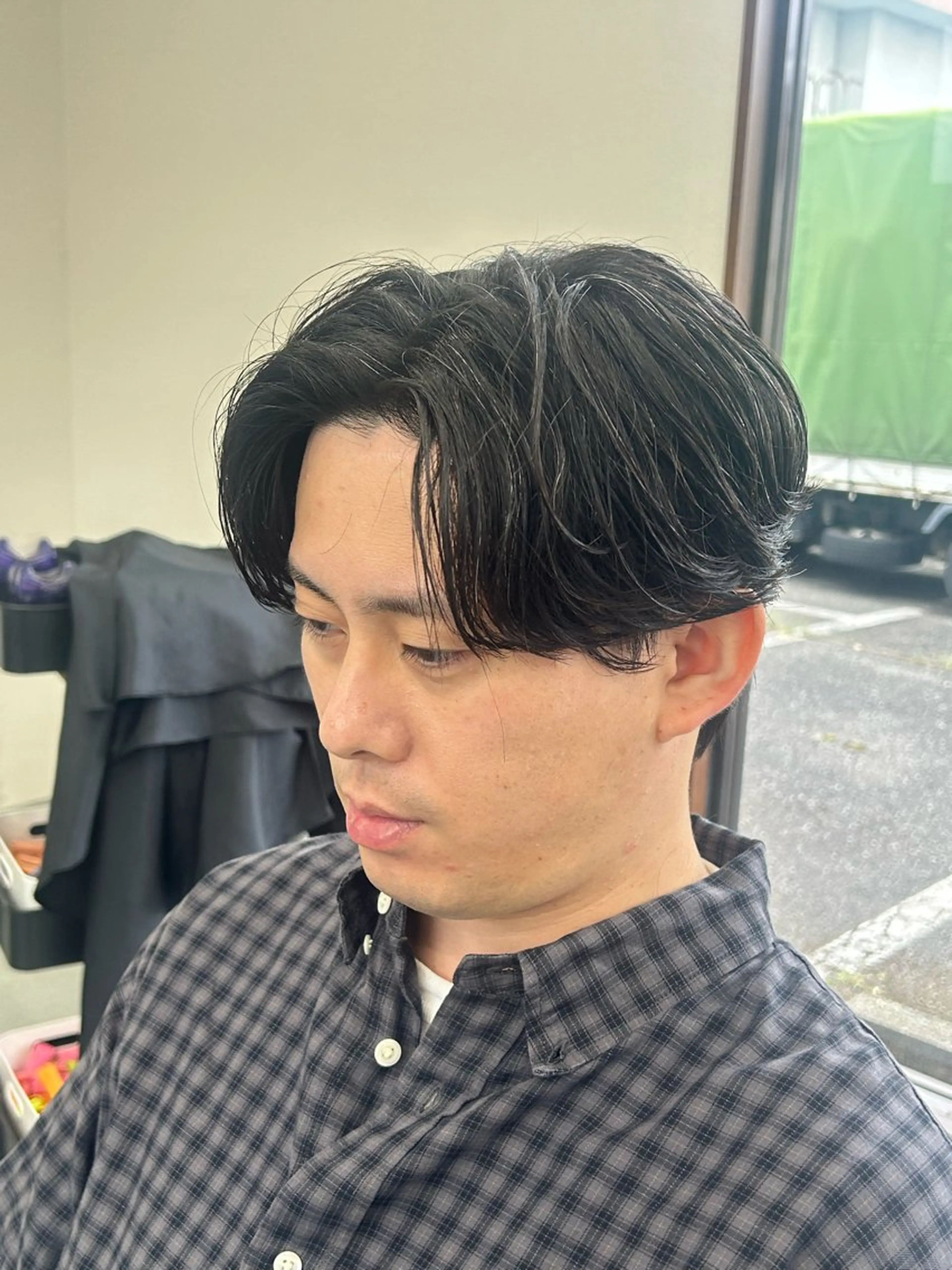 ショート パーマ メンズ センターパート フェードカット マッシュ メンズパーマ スペインカール パーマ 宮下 遼太のヘアスタイル