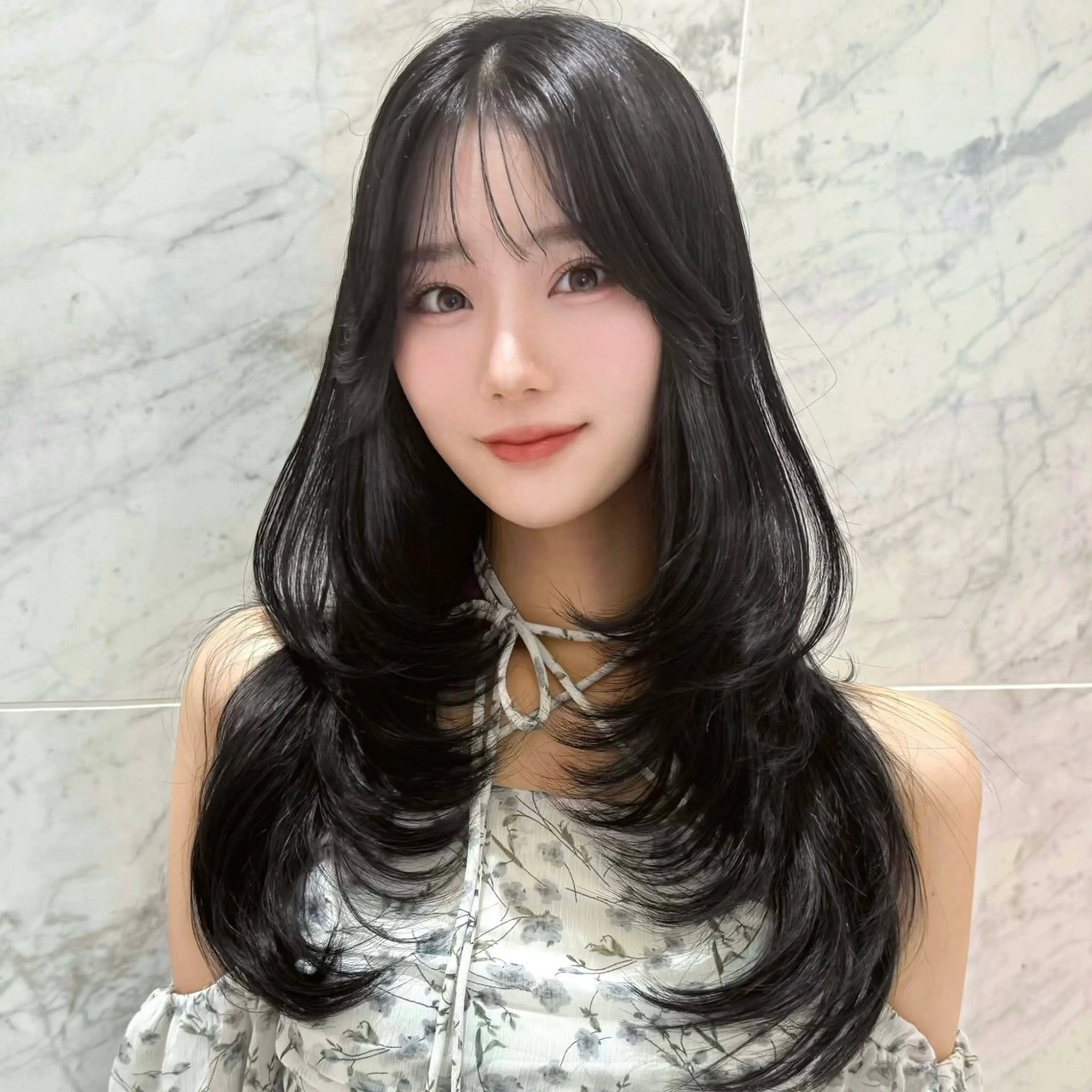 ミディアム カラー アッシュ アッシュグレー レイヤーカット モテ韓国ヘア/ レイヤー🤍RIKAのヘアスタイル