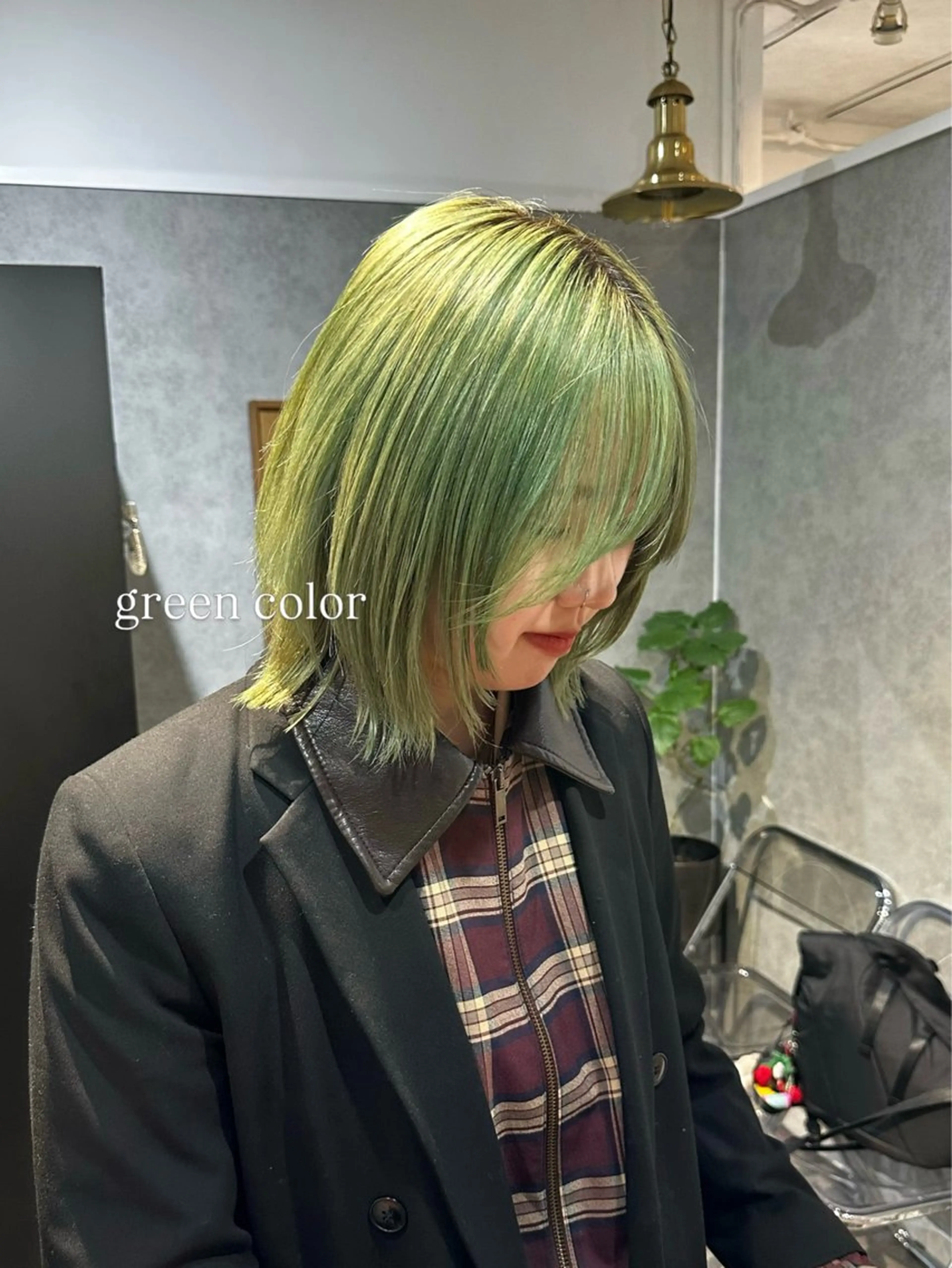 セミロング カラー ヘアアレンジ タイトボブ個性派カラ ーAKANEのヘアスタイル