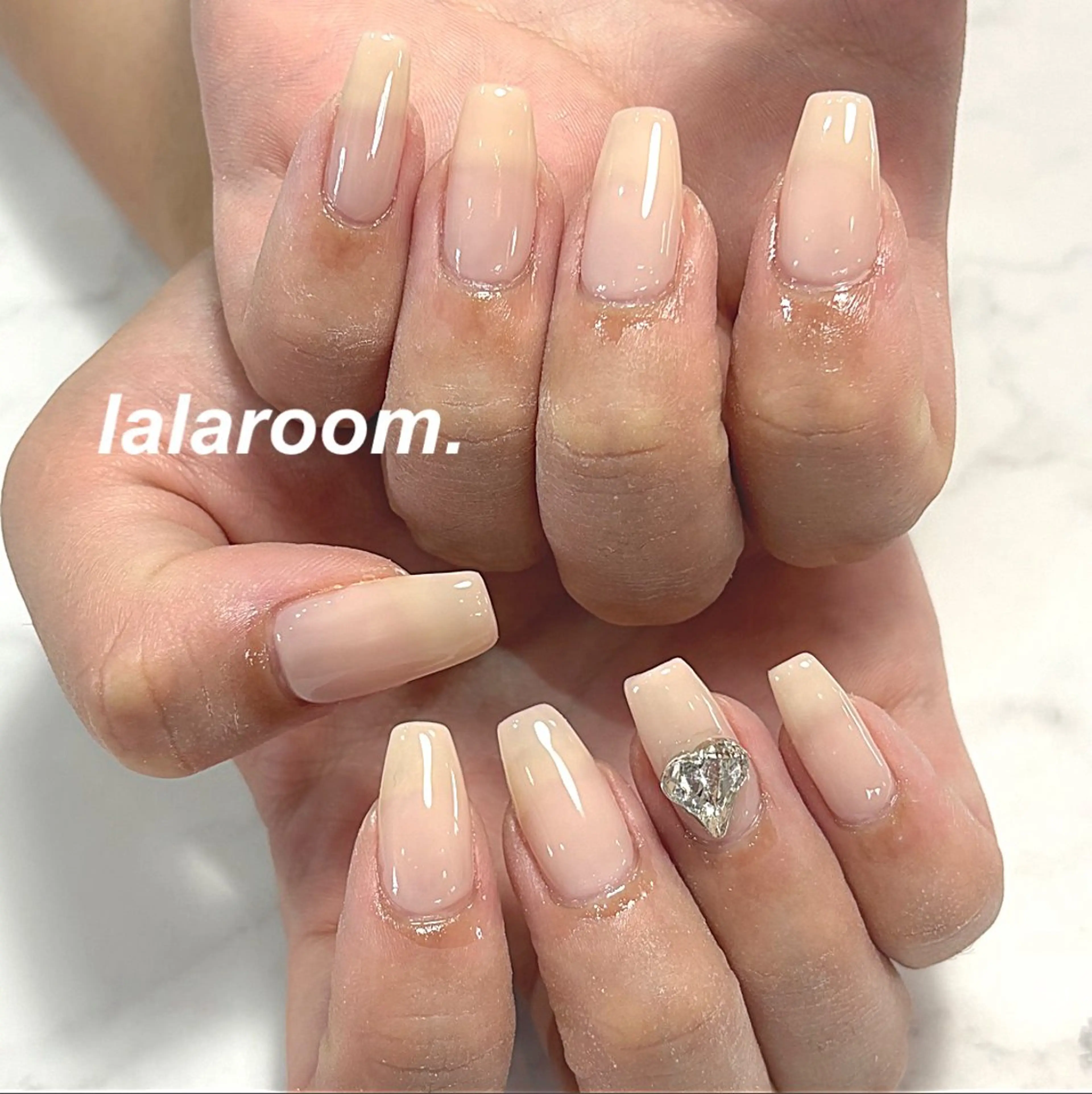 ネイル キラキラネイル マグネットネイル オフィスネイル ワンカラーネイル シンプルネイル ハンドネイル lala room.のネイルデザイン