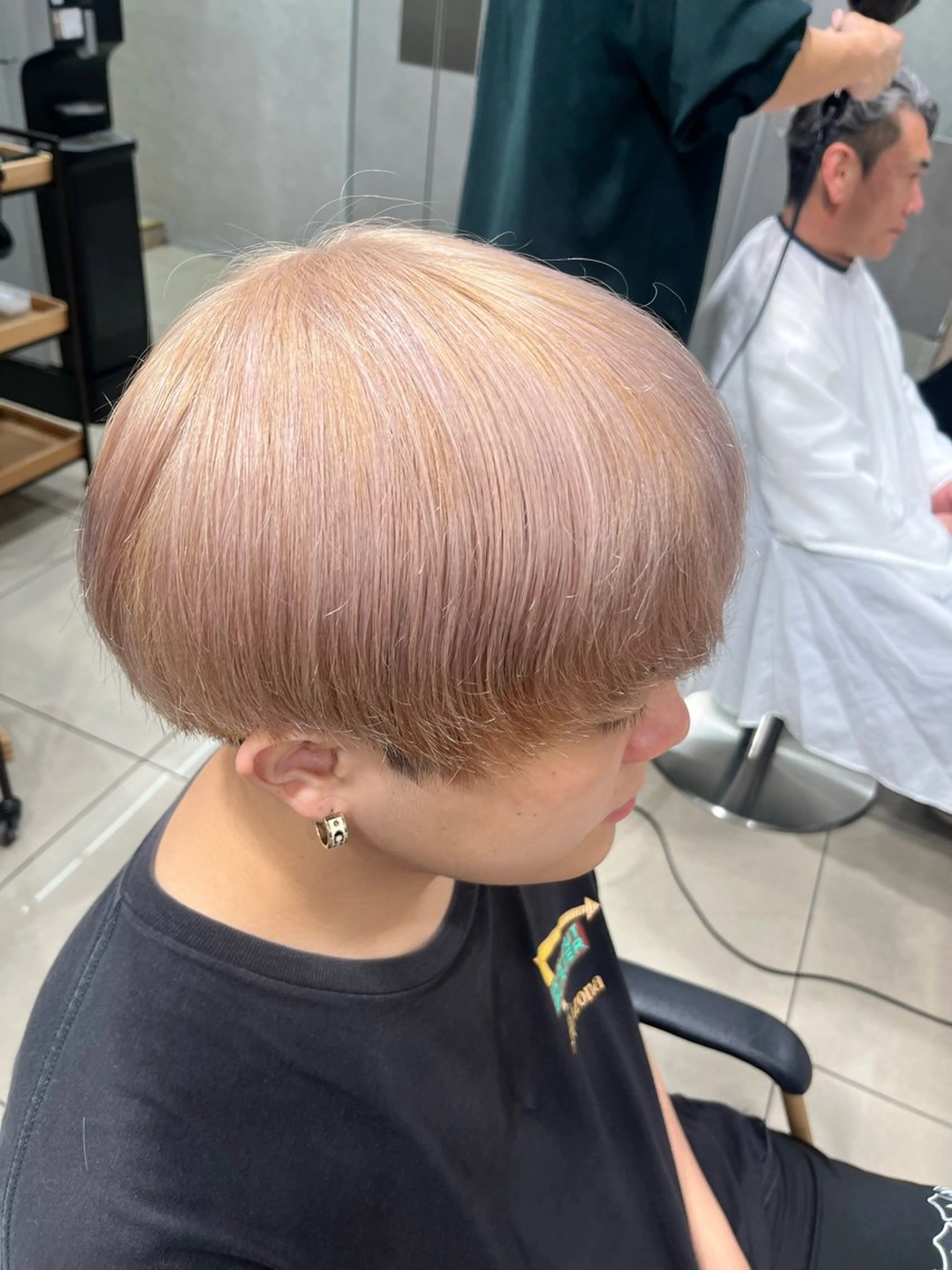 カラー メンズ メンズブリーチ メンズハイトーン ベージュカラー ブリーチ 透明感カラー カット ヘアカラー 巖本 真希のヘアスタイル