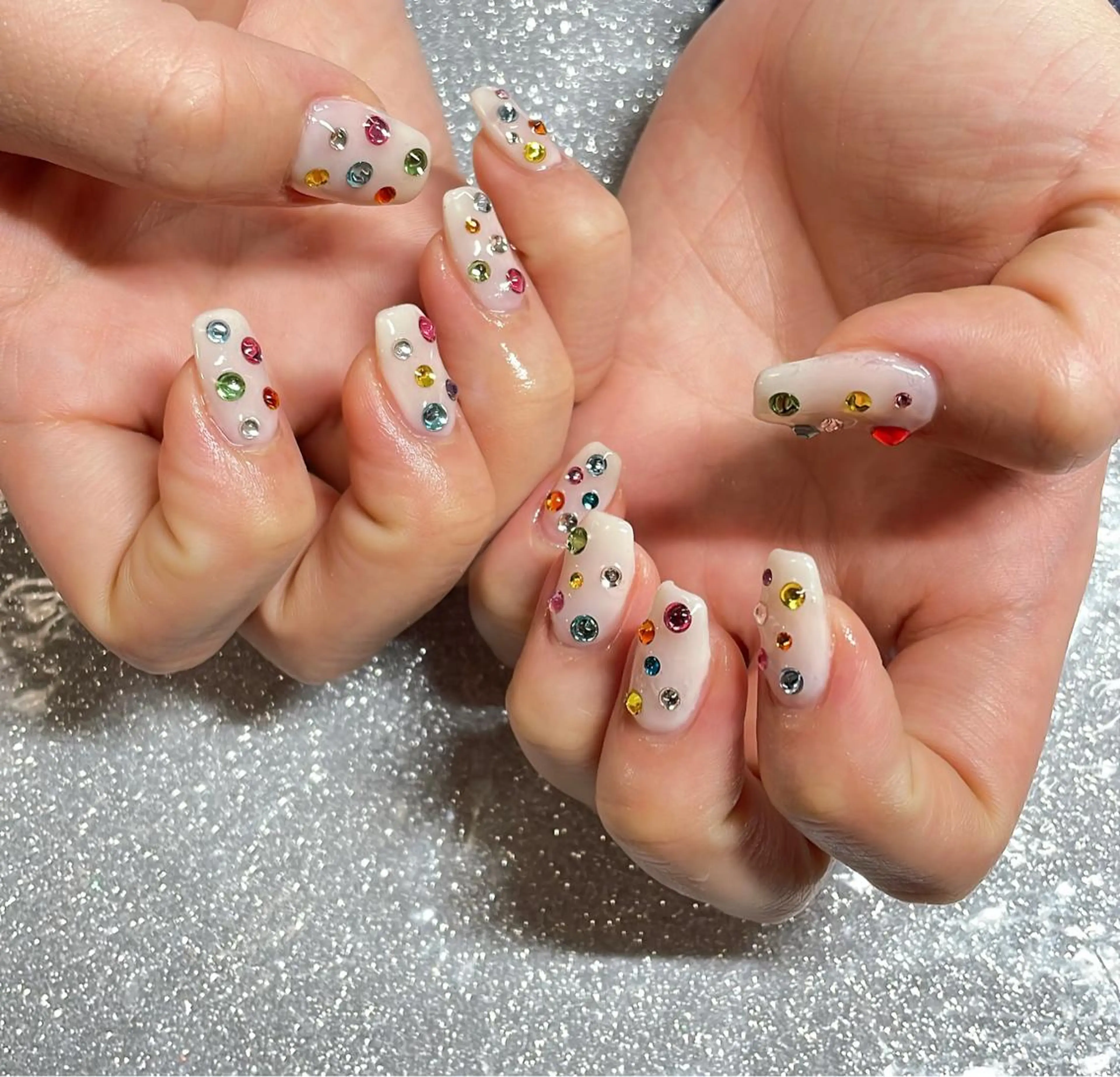 ネイル ハンドネイル VIERU 🌈🎀💖のネイルデザイン