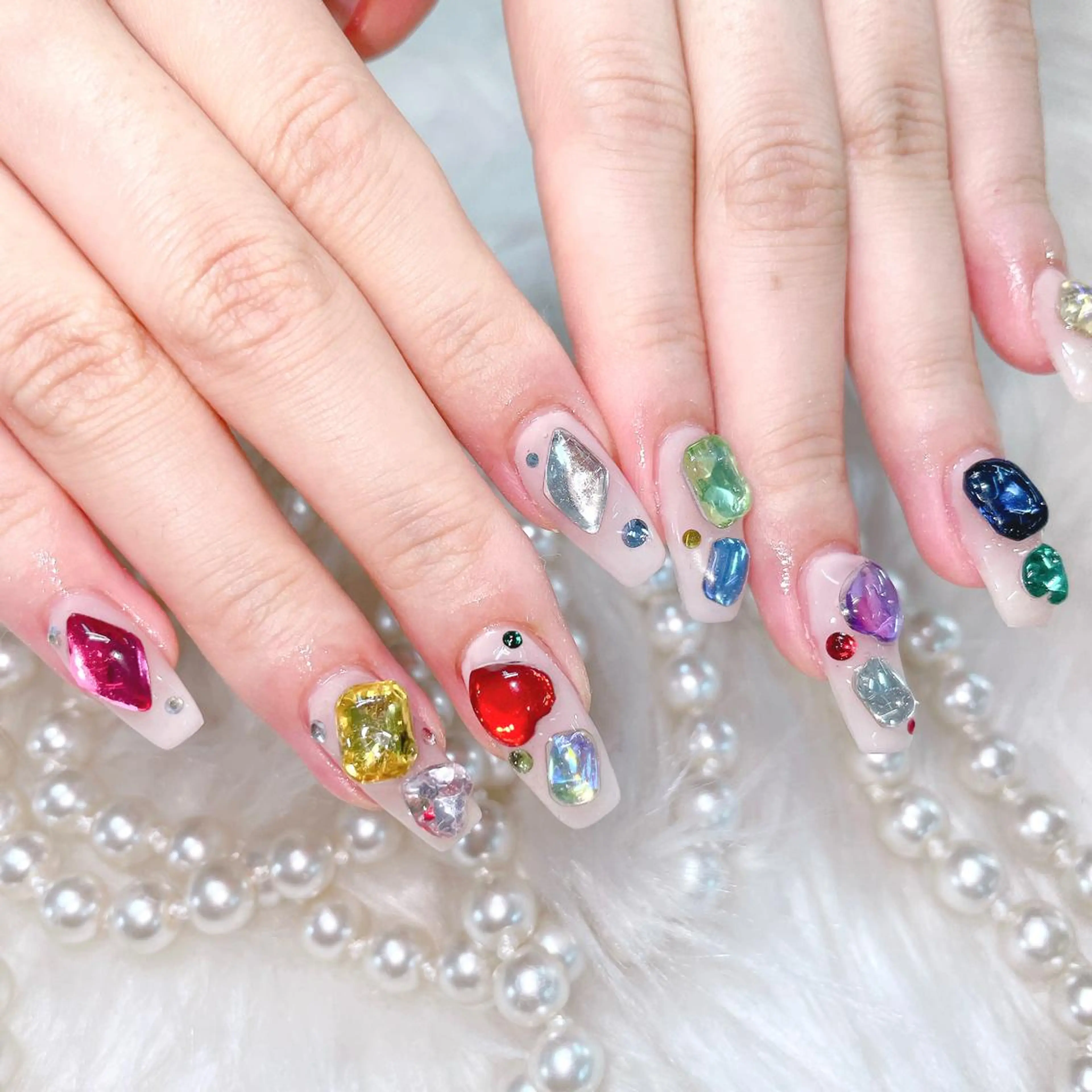 ネイル Go  Today シェアサロン 新宿Gratia店所属・杉山 栞のネイルデザイン