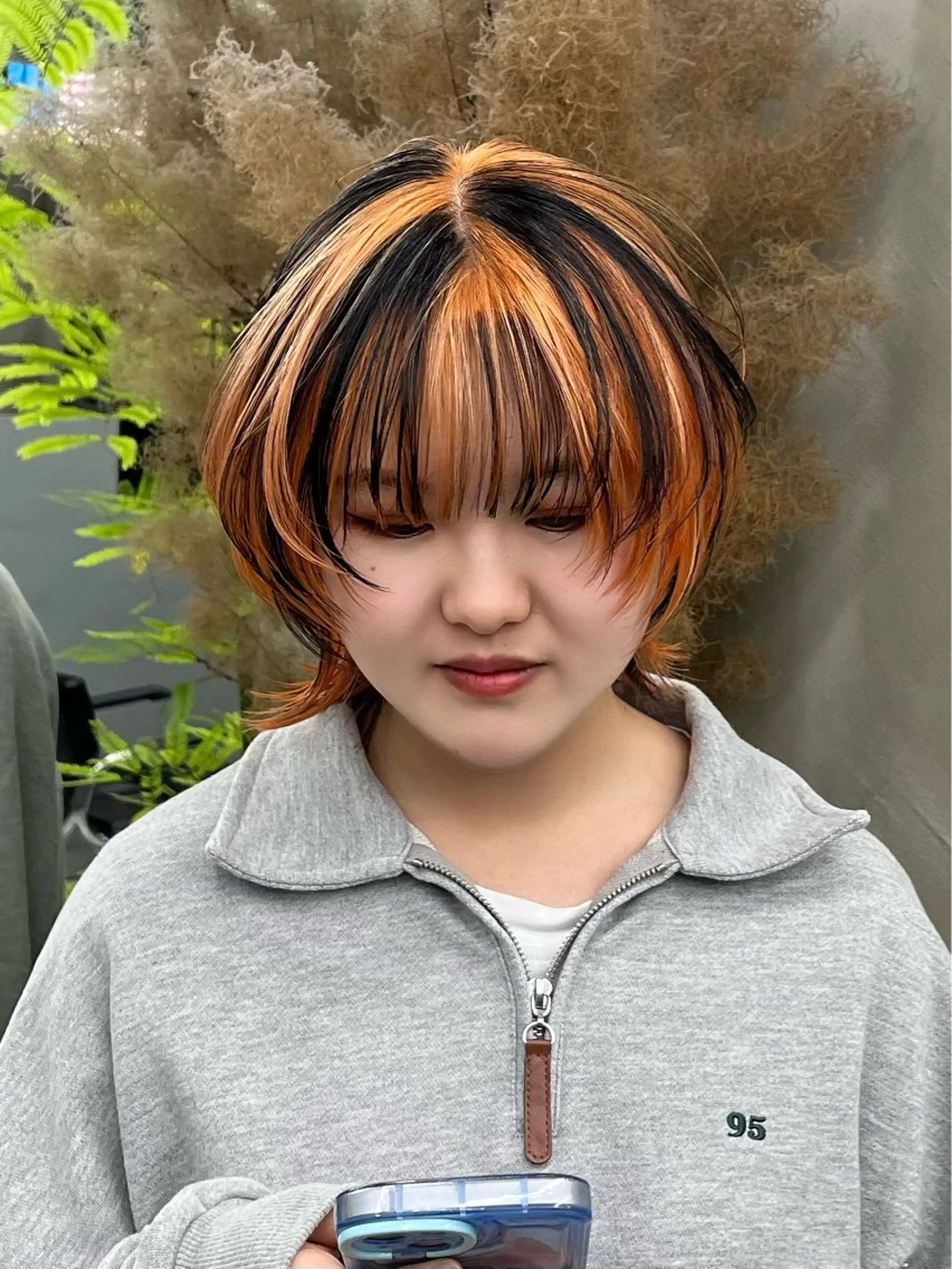 ミディアム カラー イツク ⚡️ ルーツ/ハイトーンのヘアスタイル