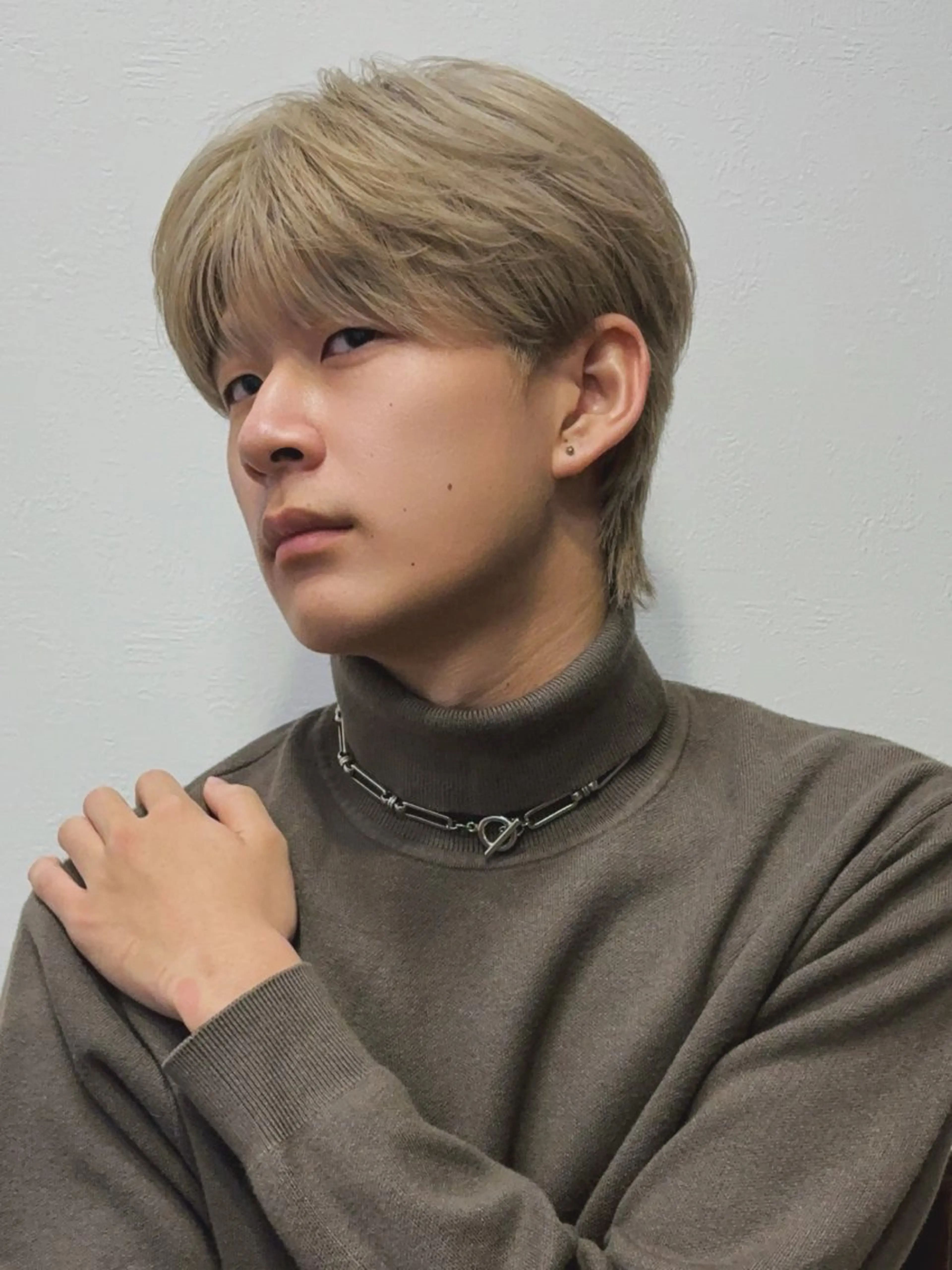 ショート カラー メンズ メンズブリーチ メンズハイトーン マッシュ シースルーマッシュ ブリーチ 勝木 拓のヘアスタイル