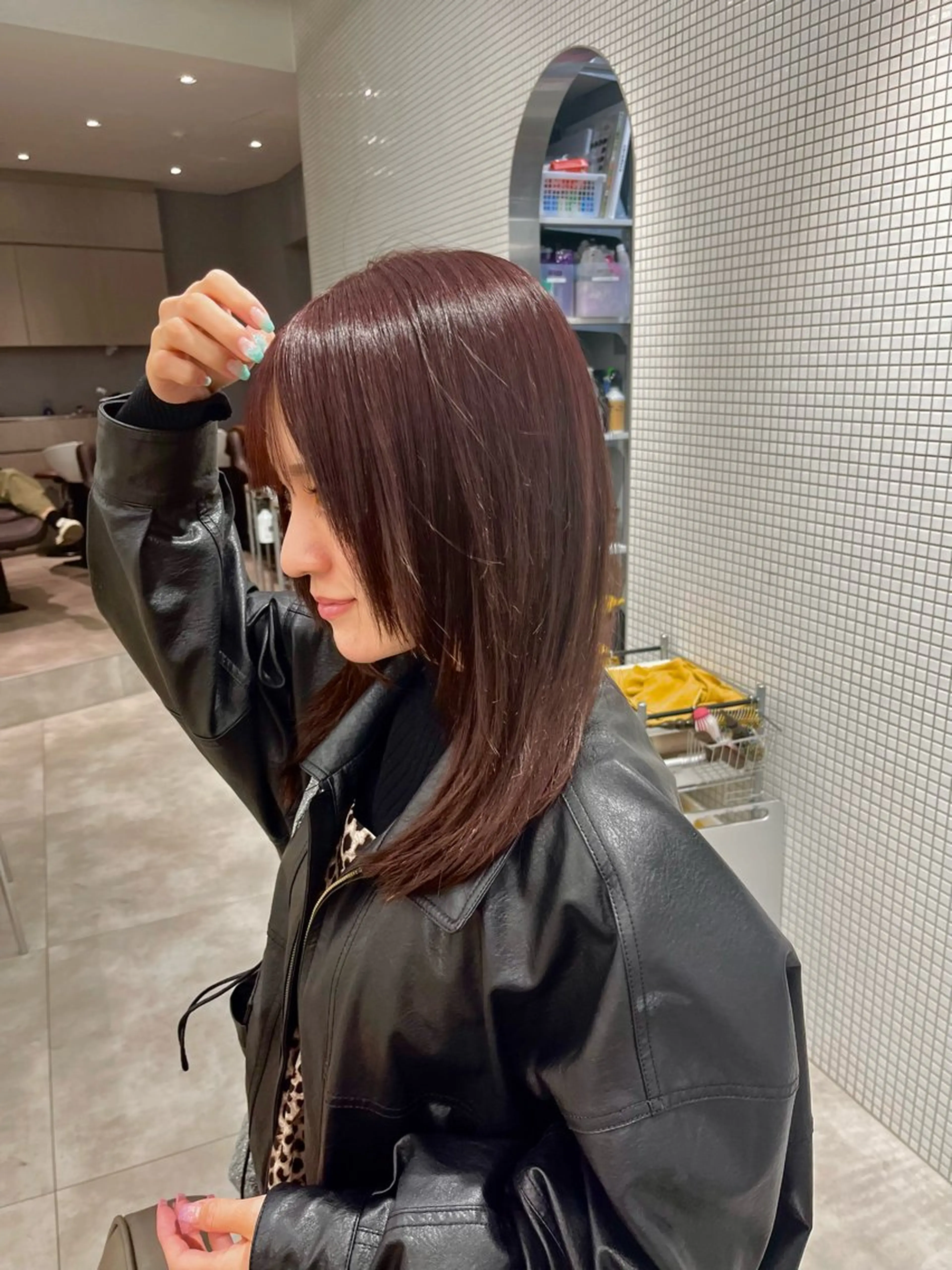 セミロング 渡邊 百咲のヘアスタイル