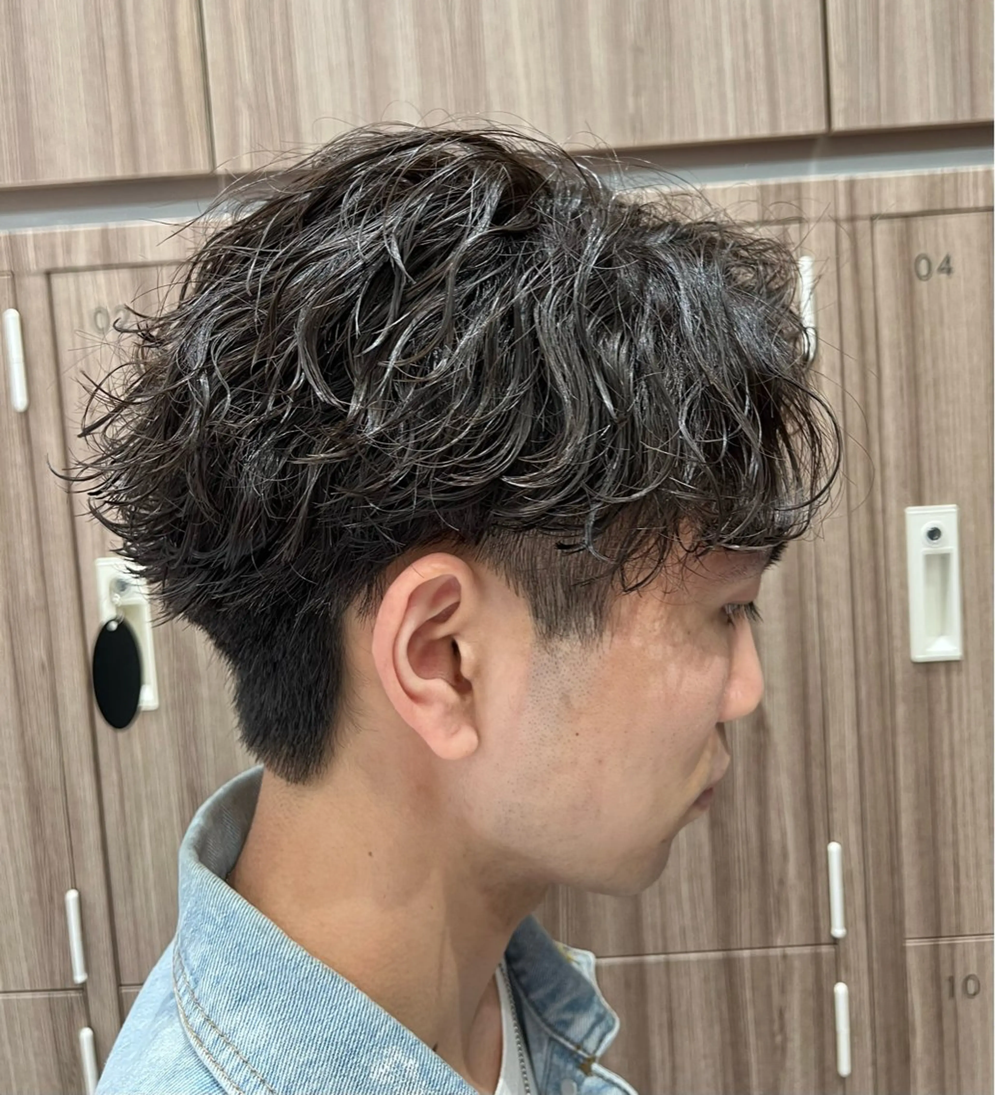 パーマ メンズ センターパート メンズパーマ 刈り上げ 波巻きパーマ カット パーマ メンズ似合わせ特化/ 縮毛矯正/佐野友尉のヘアスタイル