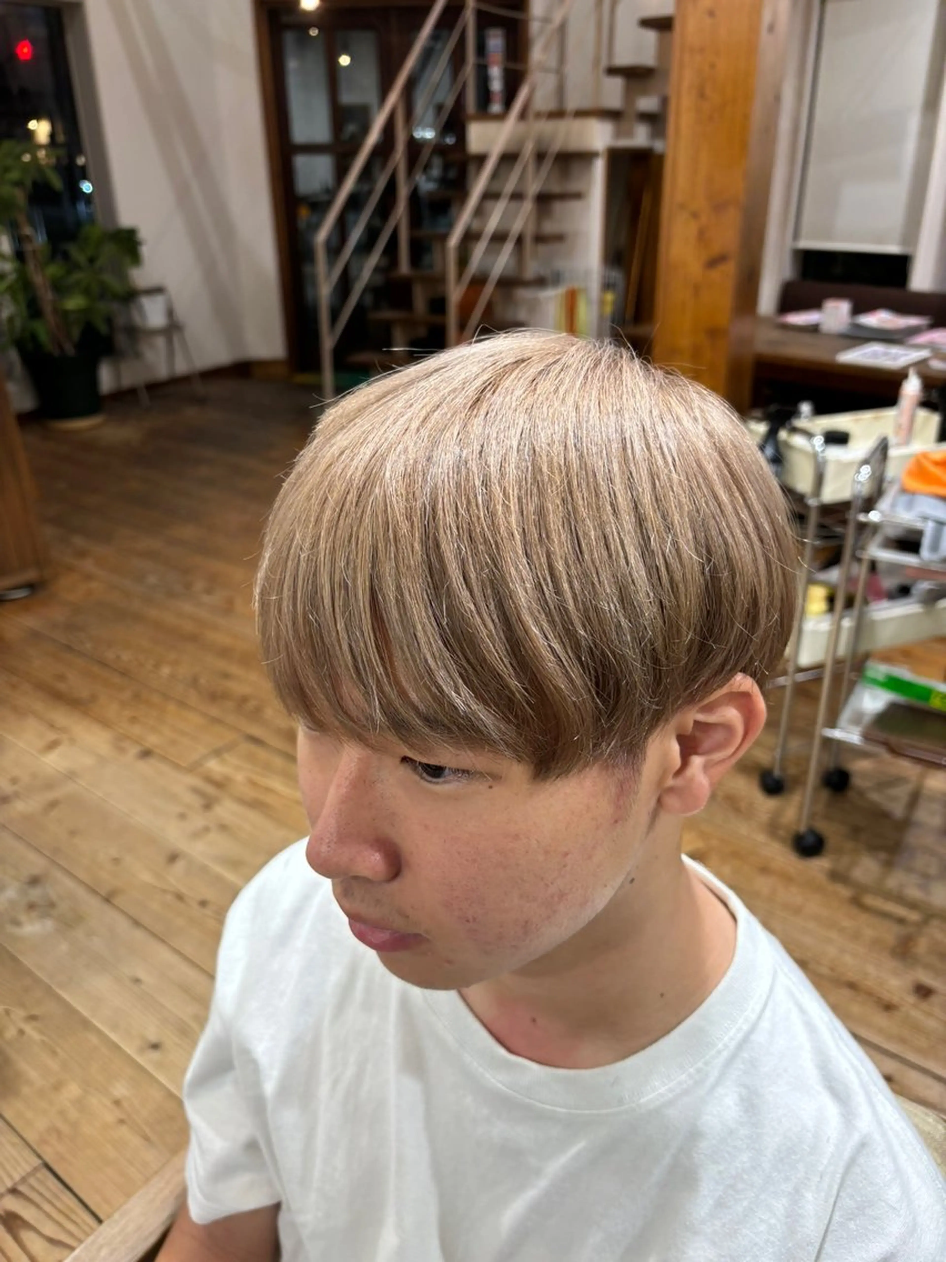 ミディアム beat 磯谷のヘアスタイル