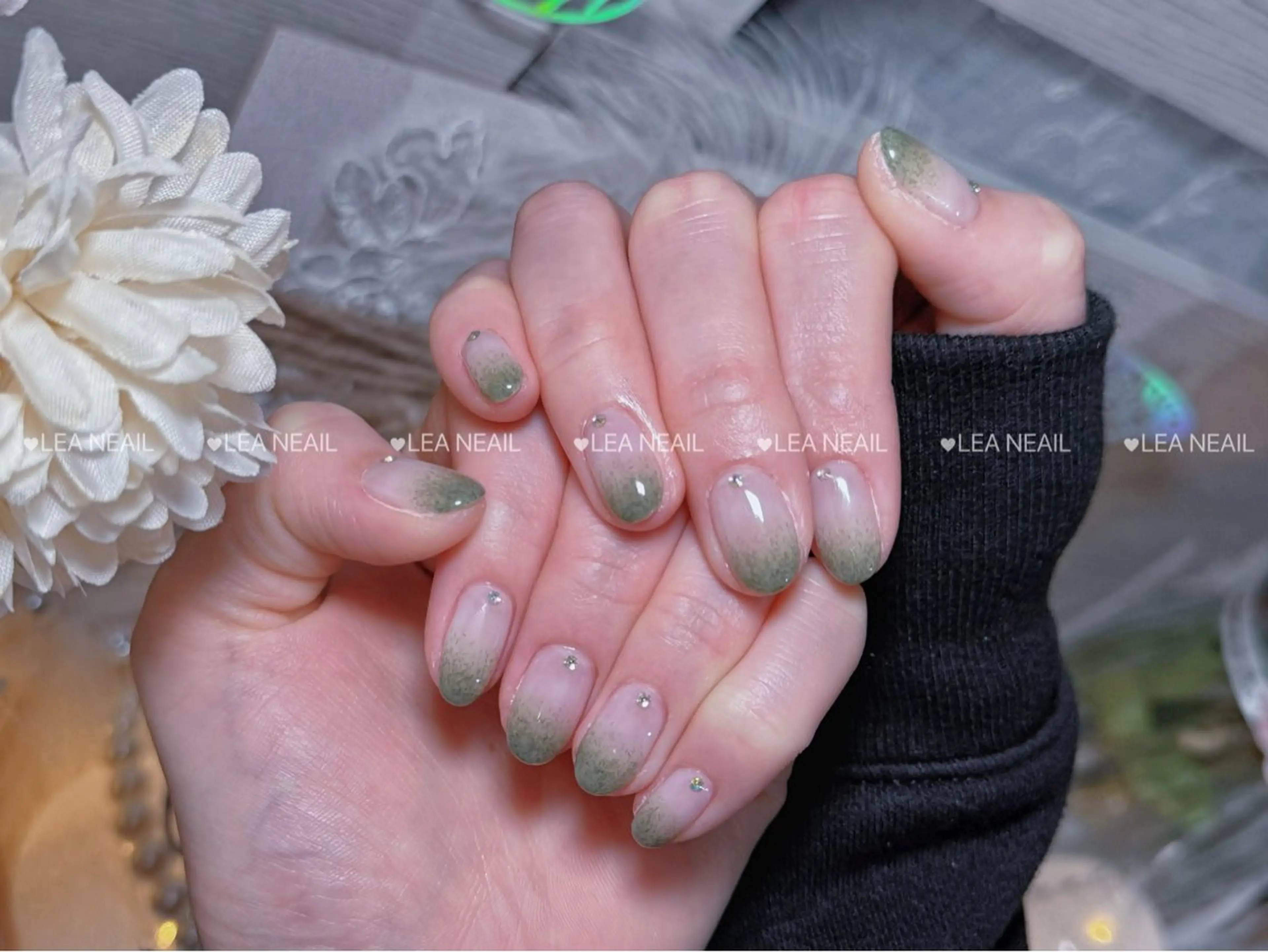 ネイル フラッシュネイル フットネイル フレンチネイル ジェルネイル ガラスフレンチ ハンドネイル ハンドケア Luxe Nail Salonのネイルデザイン