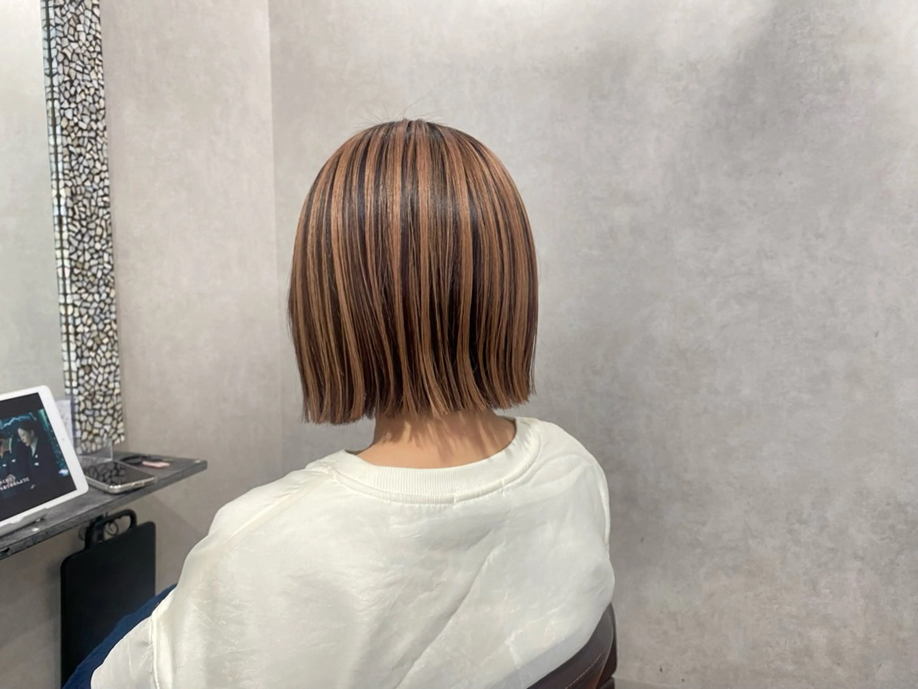ミディアム カット ヘアカラー ＳＨＩ ＺＵのヘアスタイル