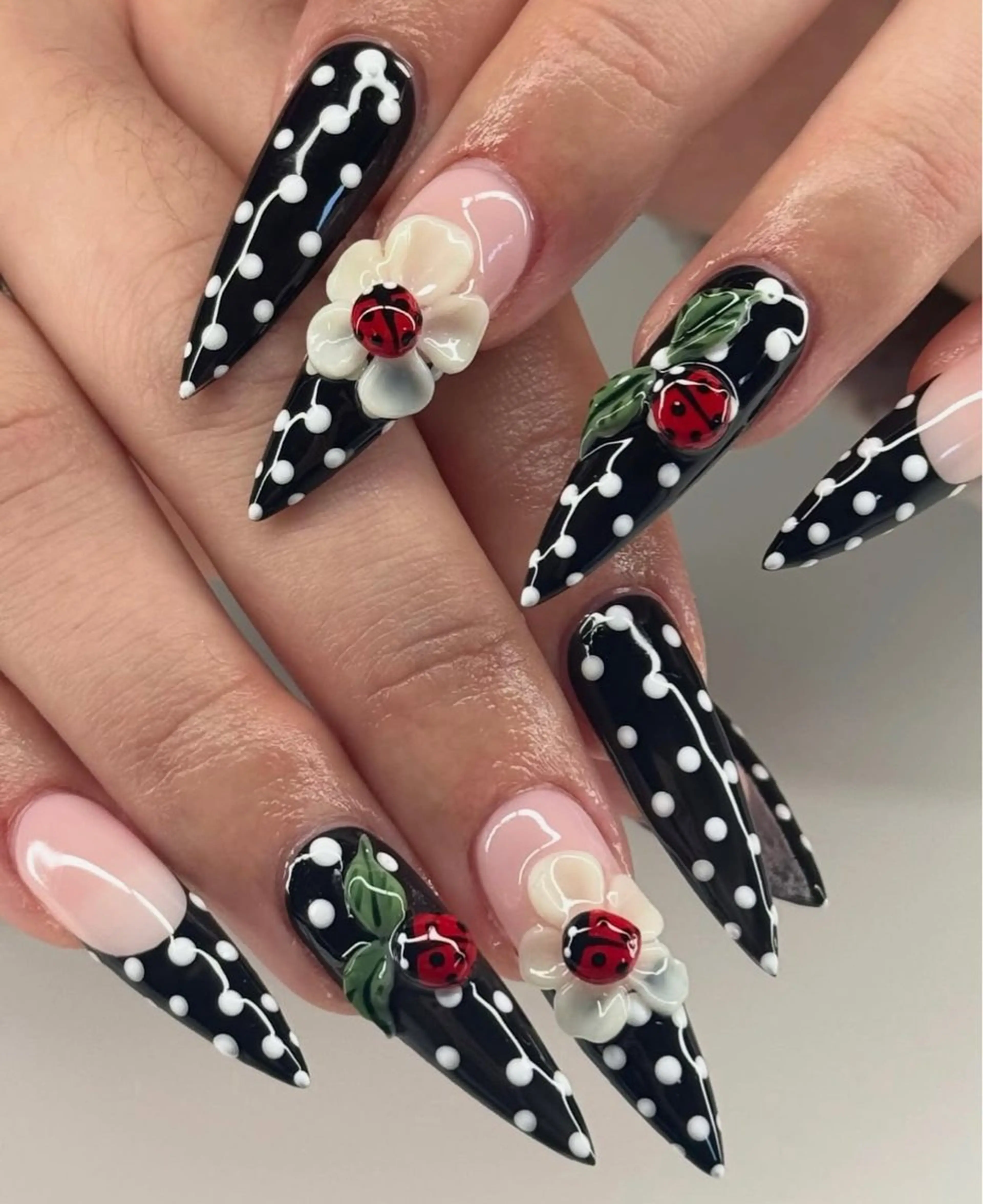 ネイル ハンドネイル NiJi Nailsのネイルデザイン