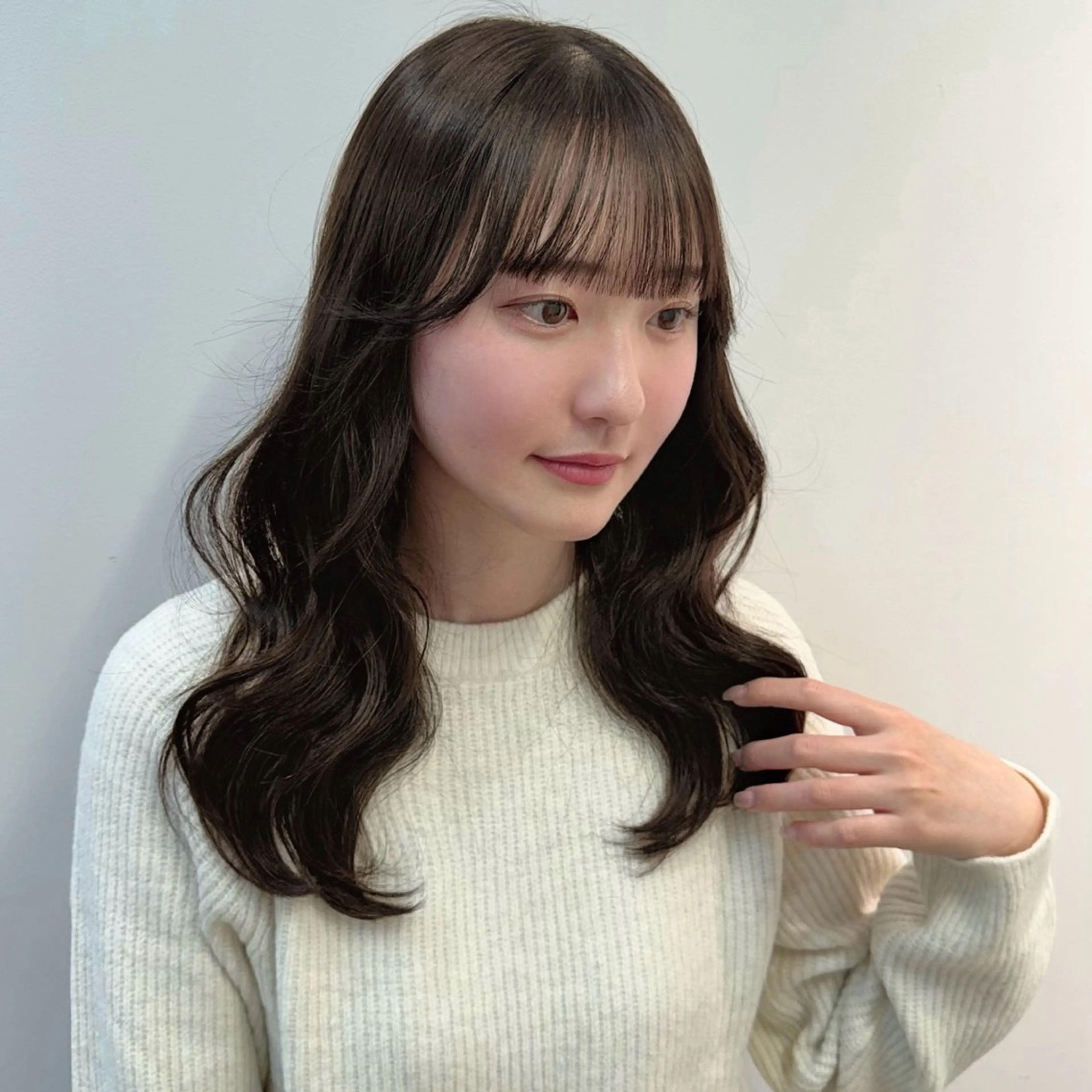 ミディアム レイヤーカット ヘアカラー トリートメント サロウィン新宿三丁目East所属・顔周りレイヤー/新宿 /モテ艶カラー/航介のヘアスタイル