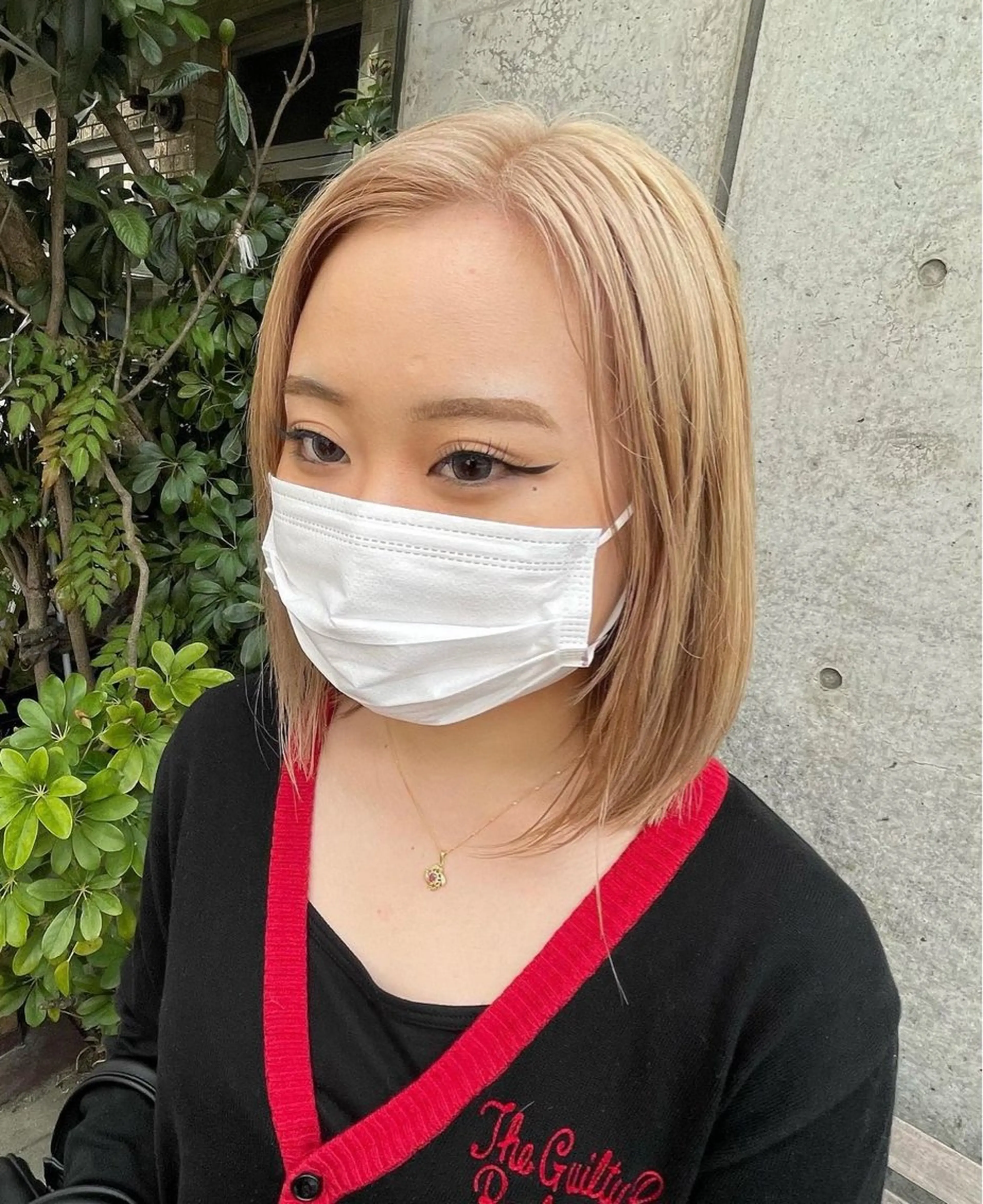 ミディアム カラー ブリーチ ブロンド 東村 桃花のヘアスタイル