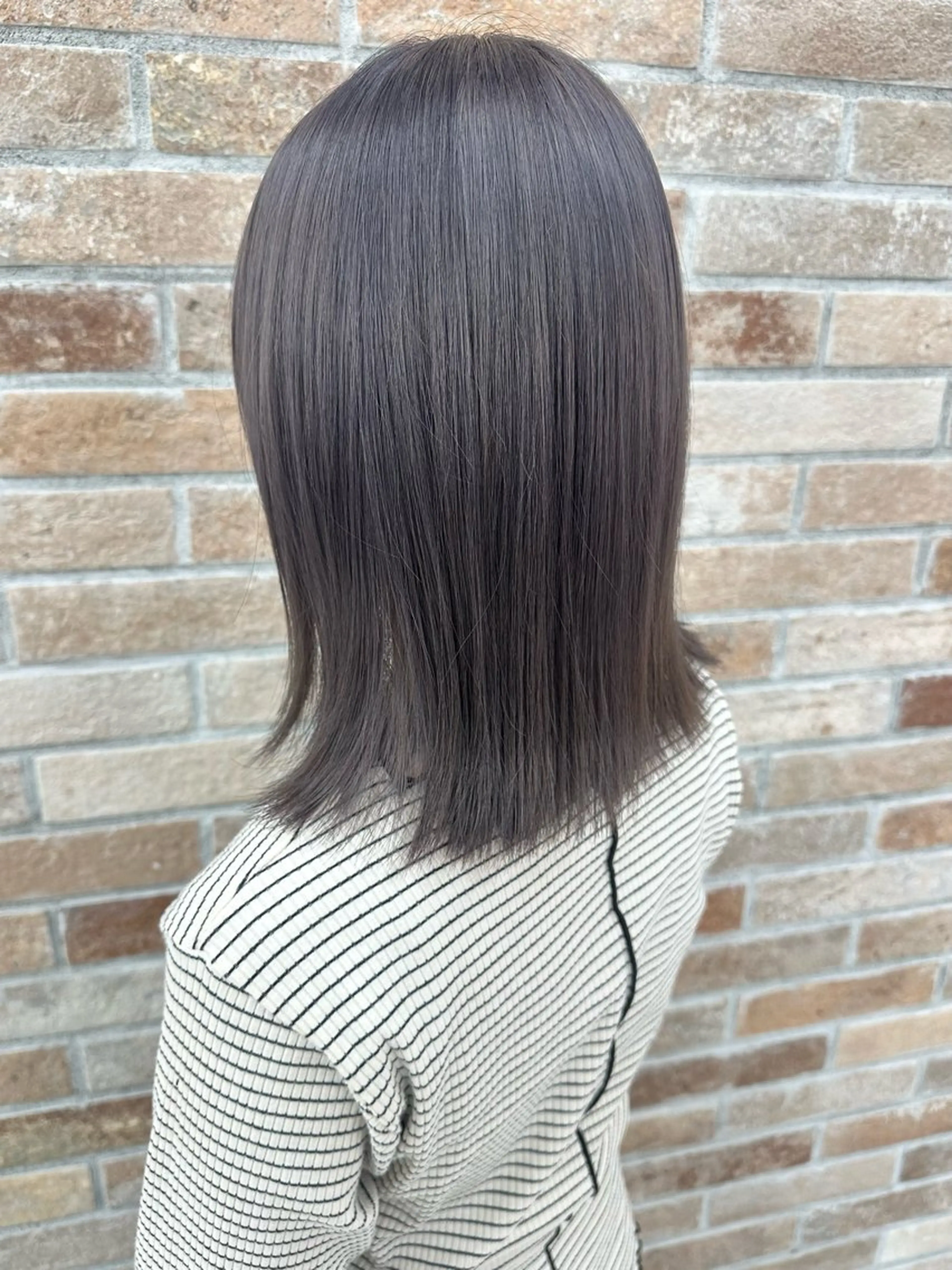 ミディアム カラー ベージュカラー ブリーチ グレージュ 齋藤 らいのヘアスタイル