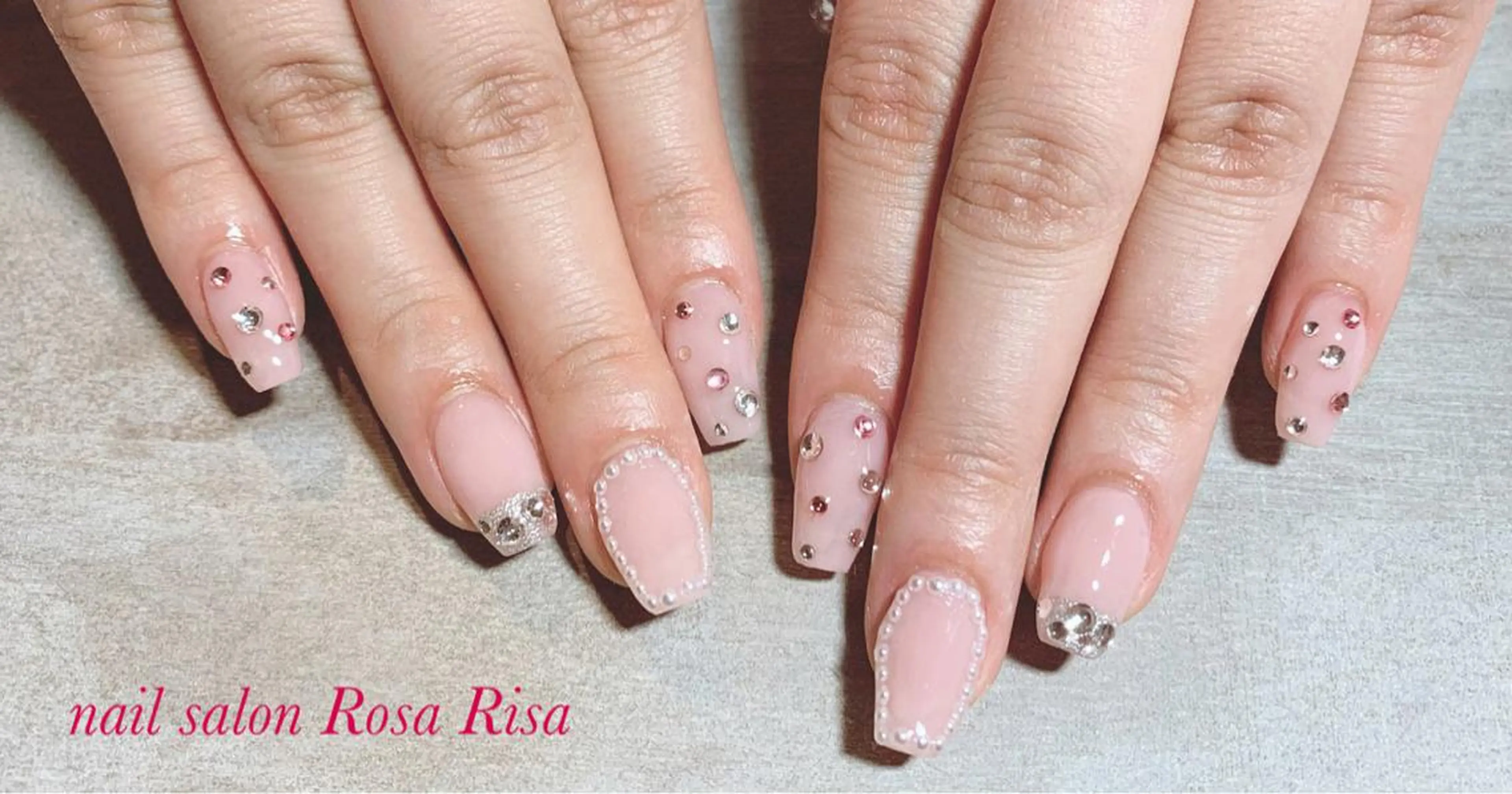 ミディアム ネイル ピンク ネイルスタジオ シェイクユアハンズのネイルデザイン