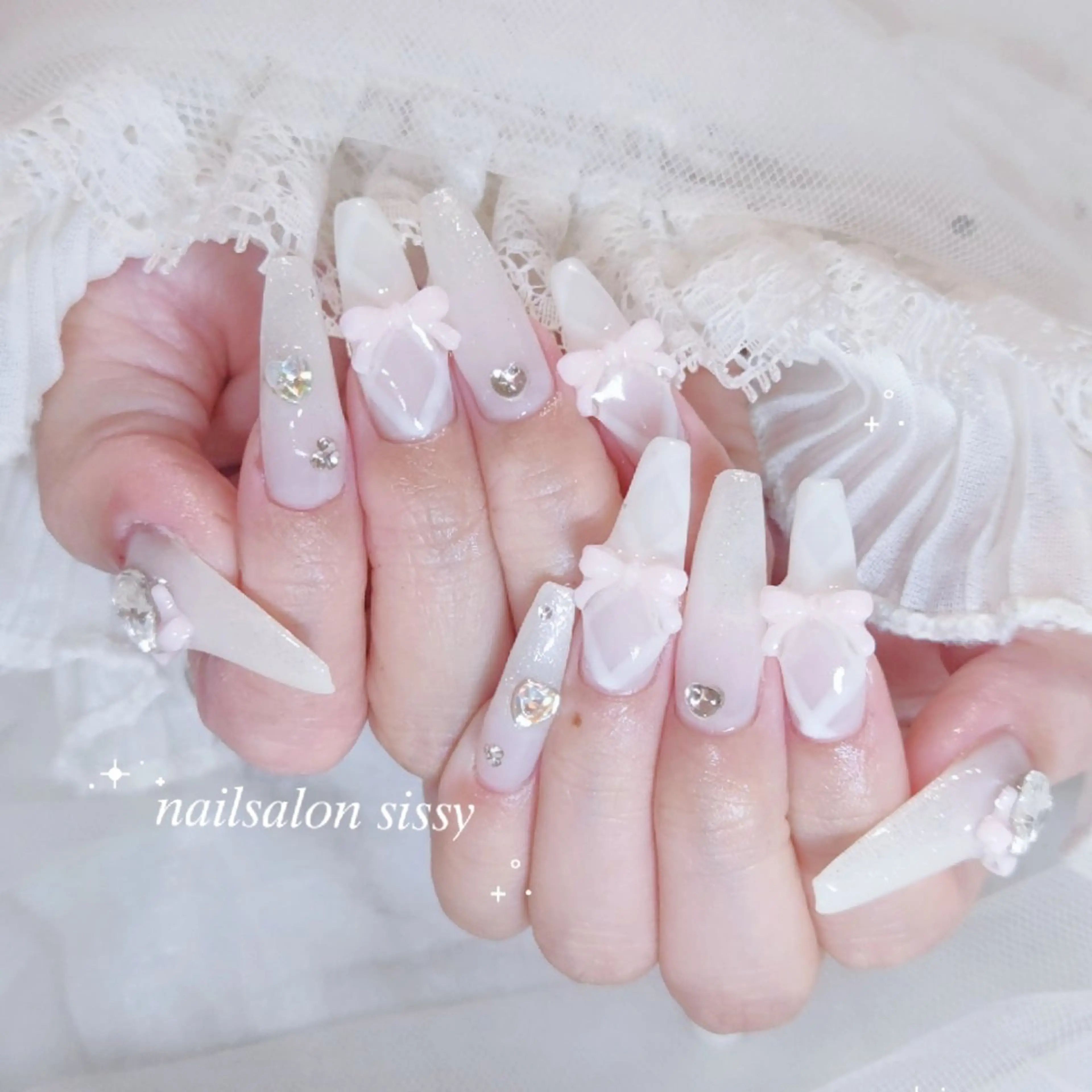 ネイル ガーリー リボン ハンドネイル sissy hatsuneのネイルデザイン