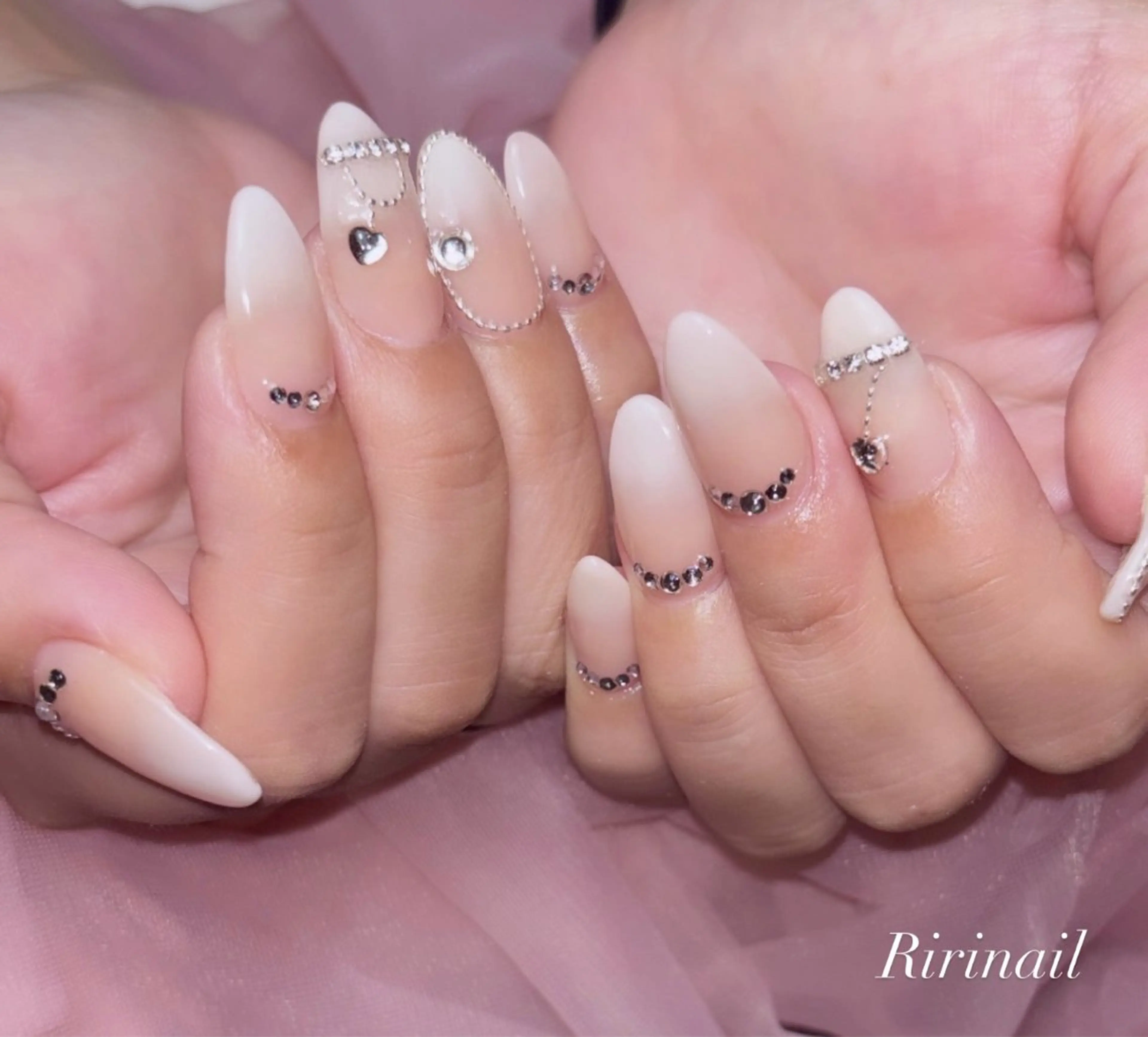 ネイル ハンドネイル 𝐁𝐞𝐥𝐥 𝐦𝐞のネイルデザイン