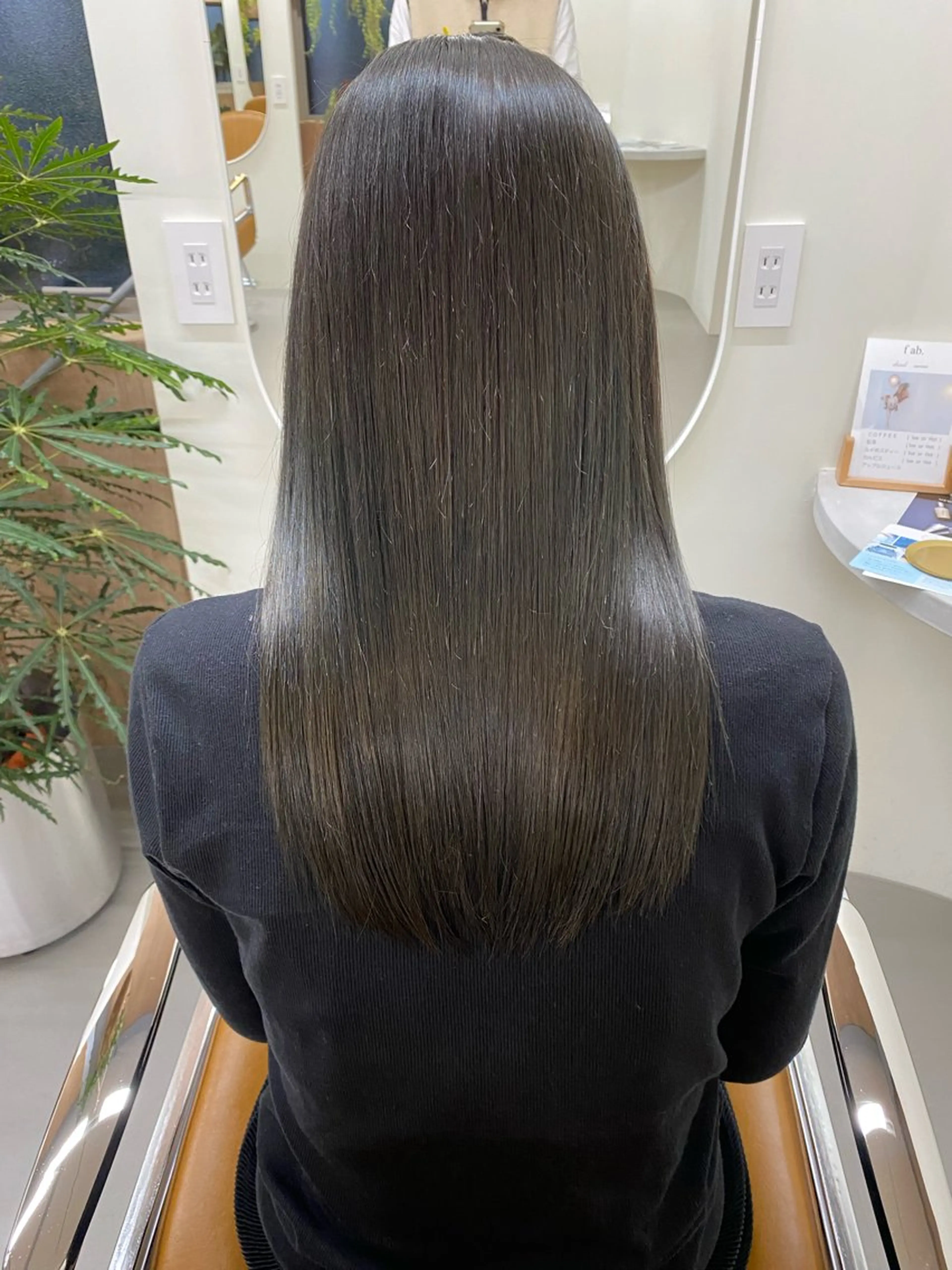 カラー オリーブグレー 縮毛矯正 檜 果歩のヘアスタイル