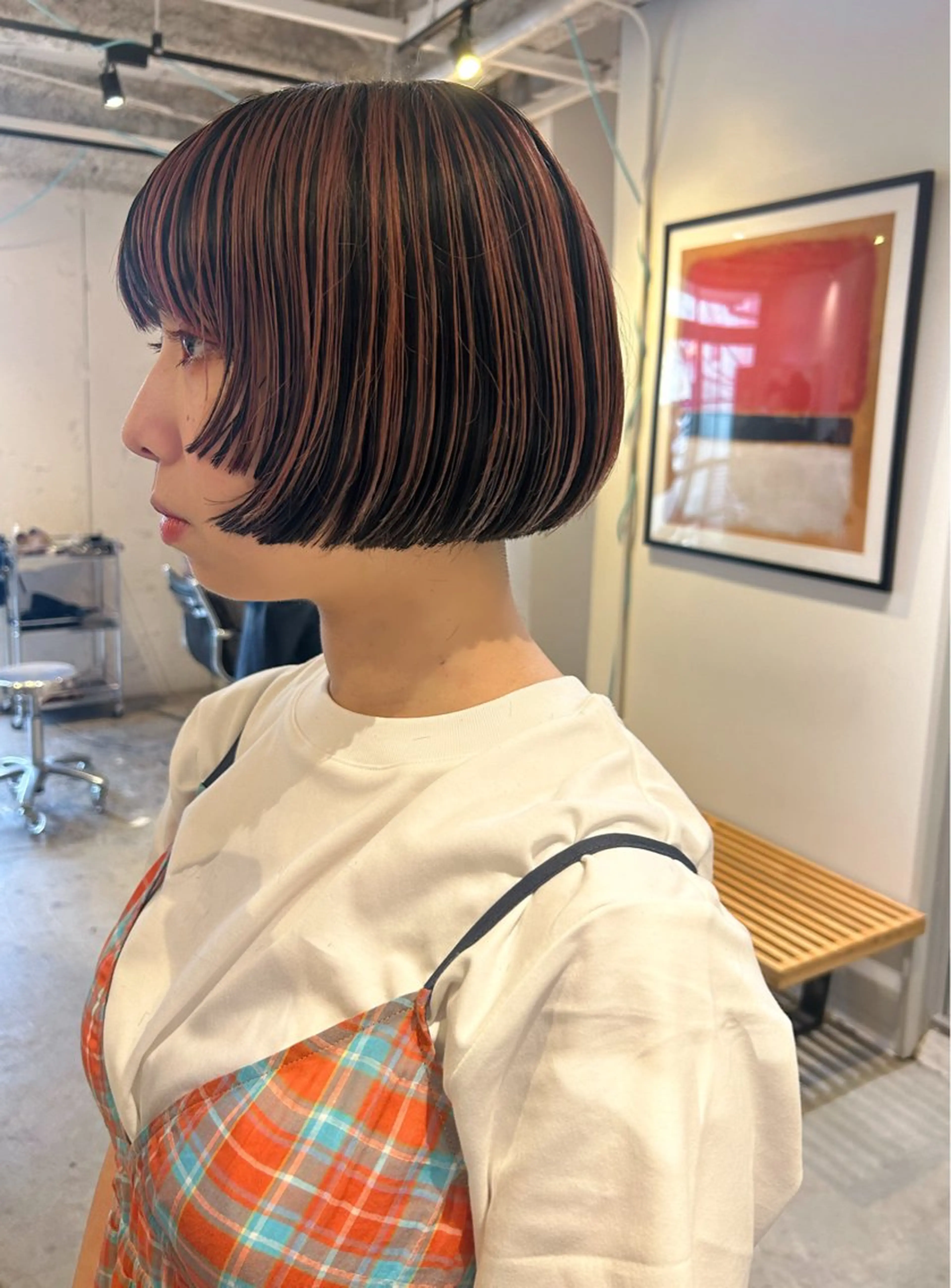 ショート カラー ブリーチ ハイライトカラー ボブ ハイライト カット ヘアカラー トリートメント Loom.所属・村上雅人 ナチュラルモードのヘアスタイル
