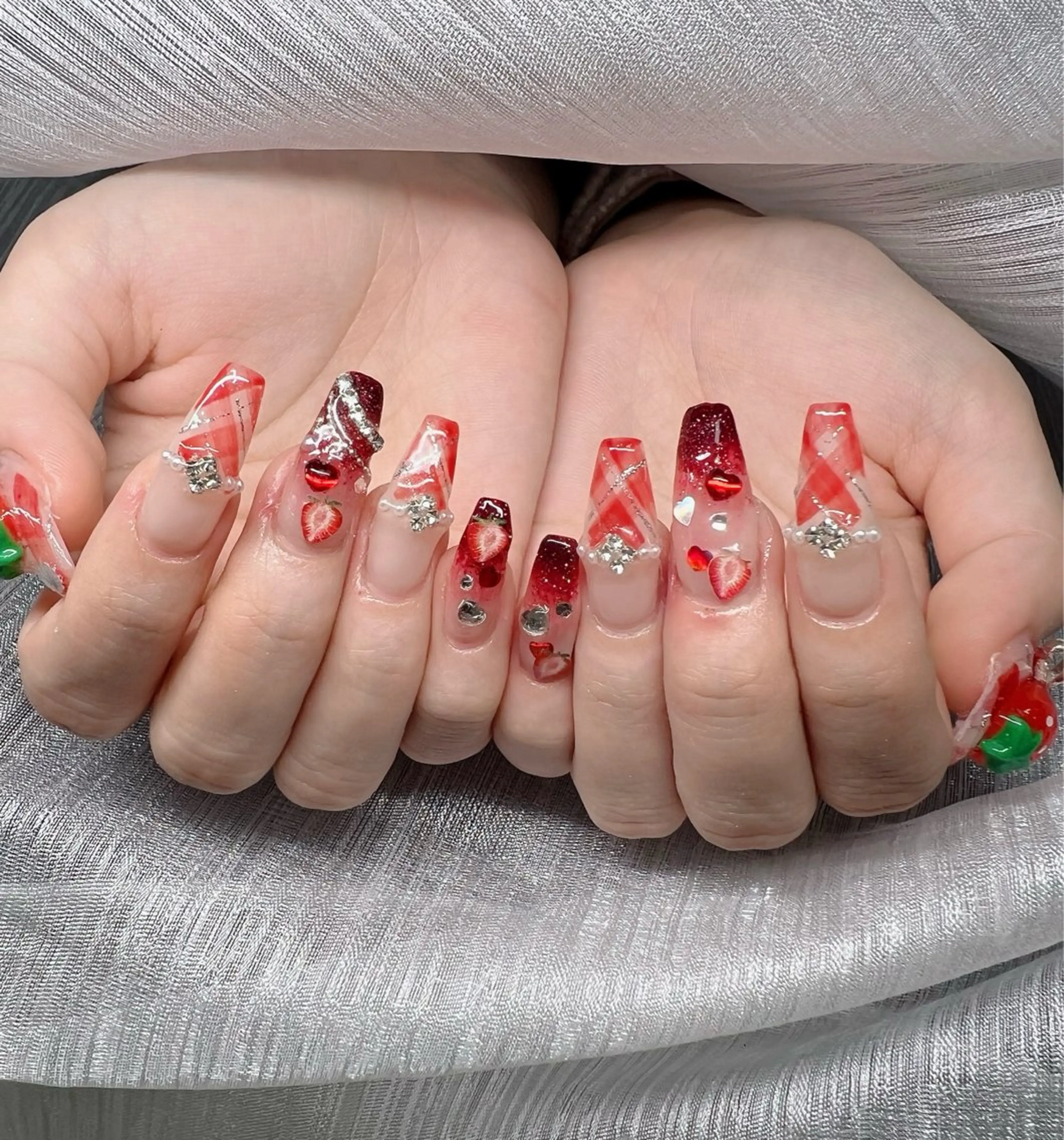 ネイル オーロラネイル チークネイル 長さ出し フットネイル フレンチネイル ハンドネイル Lee Nailsのネイルデザイン