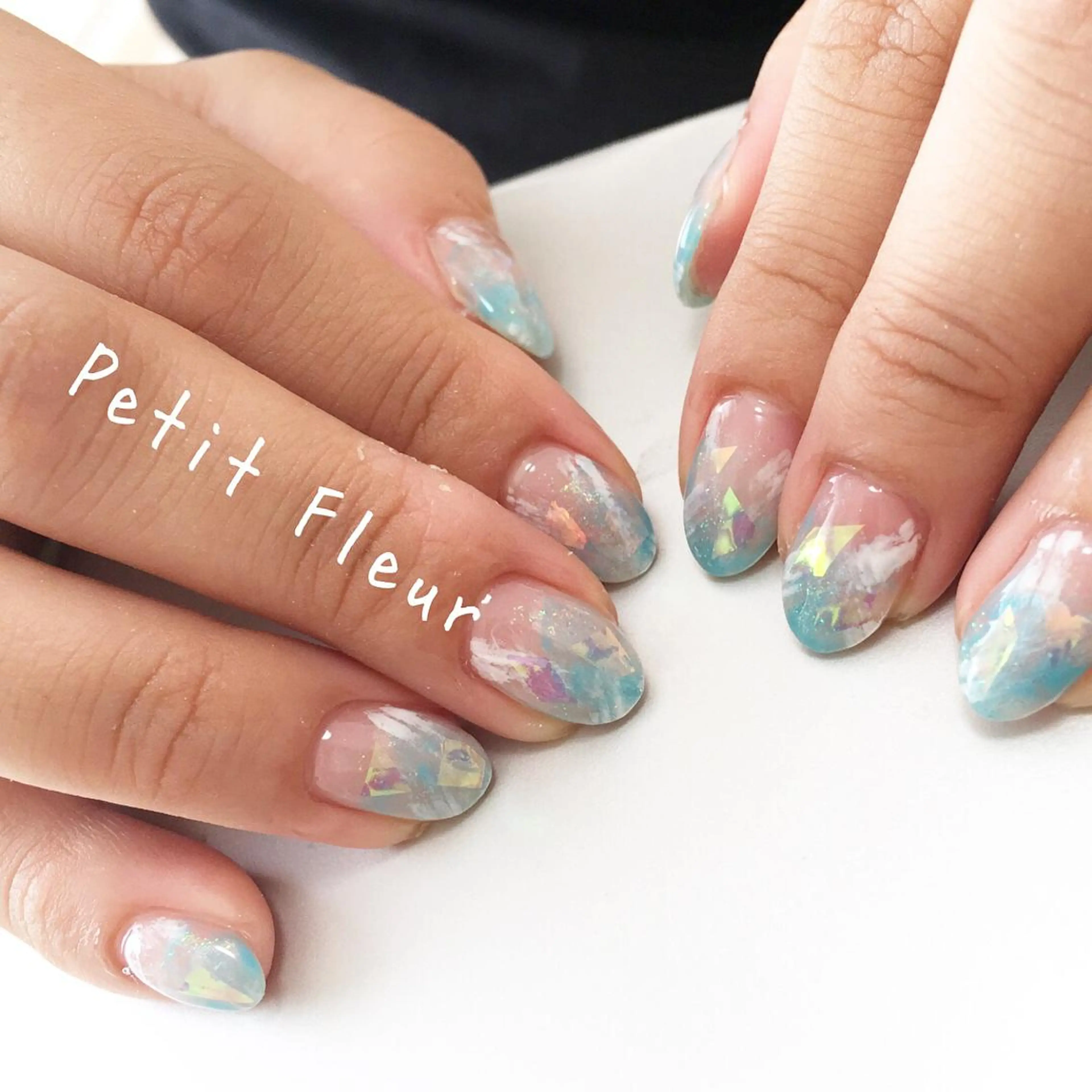 ネイル アートネイル ブルー ホログラムネイル キラキラネイル ラメ(グリッター) Petit Fleur所属・青柳 亜梨奈のマツエク・マツパデザイン