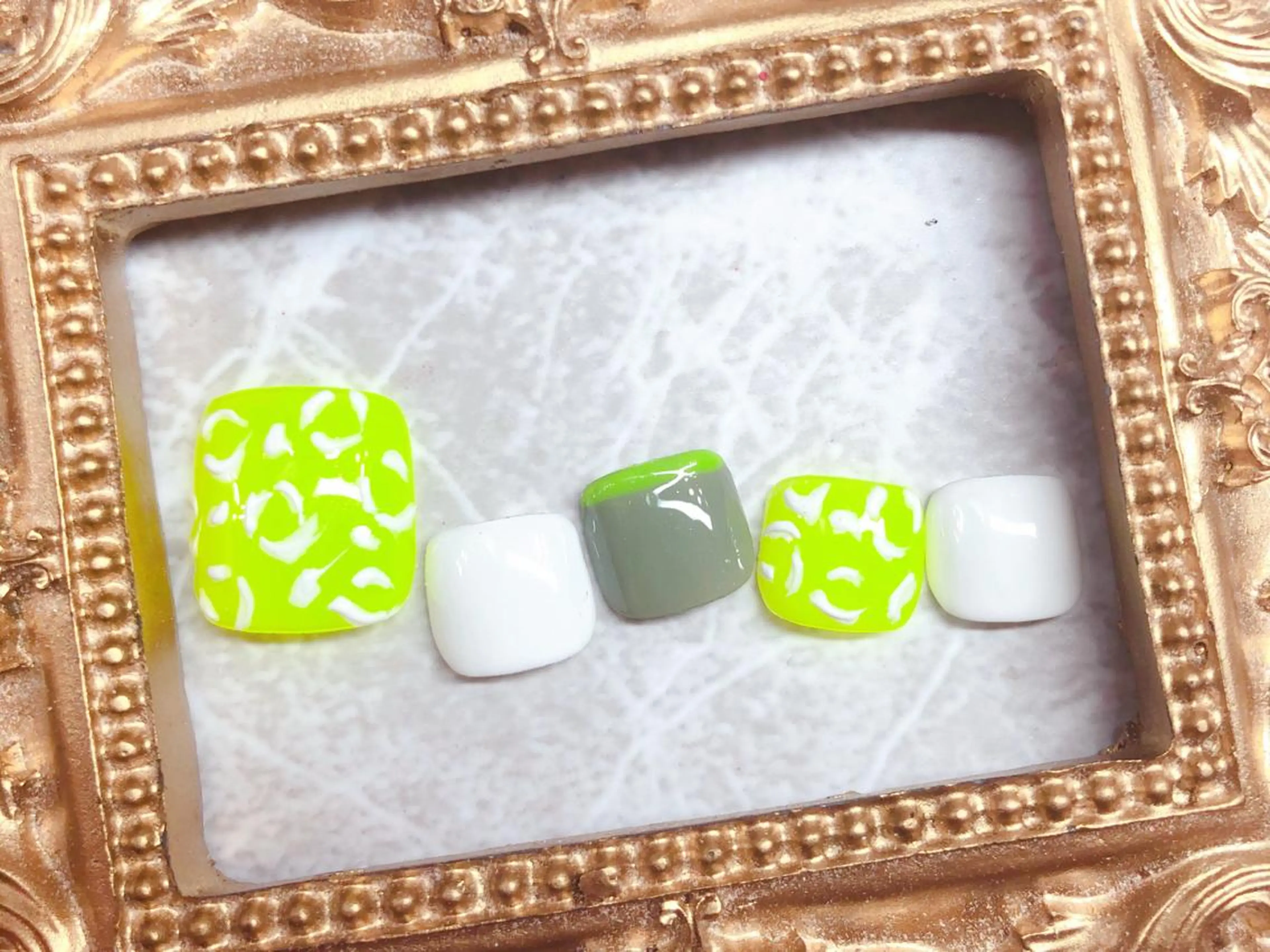 ネイル フットネイル マジック ミラーのネイルデザイン