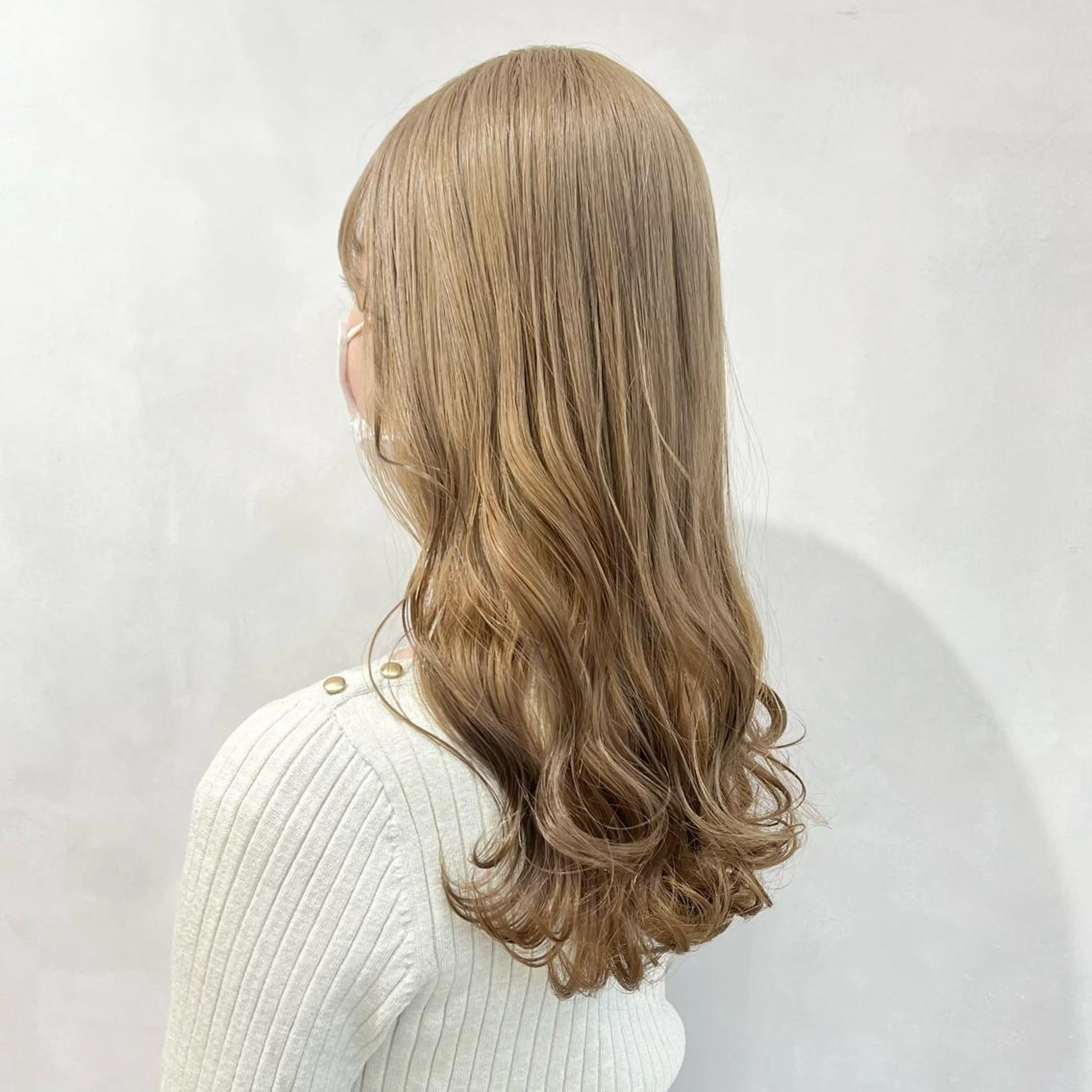 ロング カラー ヘアカラー 🩵ブリーチカラー 🐈MIORI🩵のヘアスタイル